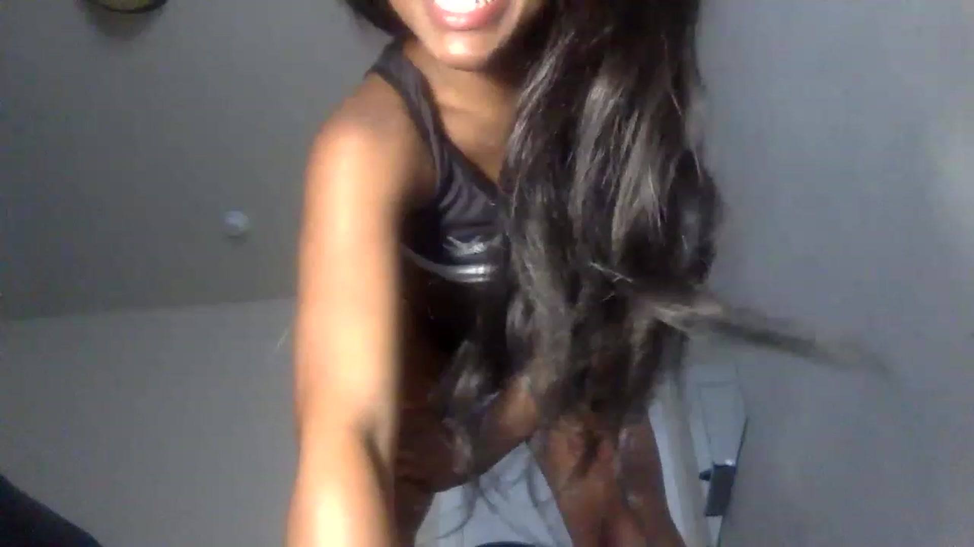 Gallery image thumbnail from sexyyliyahh's myfreecams stream on, 11/21/2022, 01:14 image 1 of 20