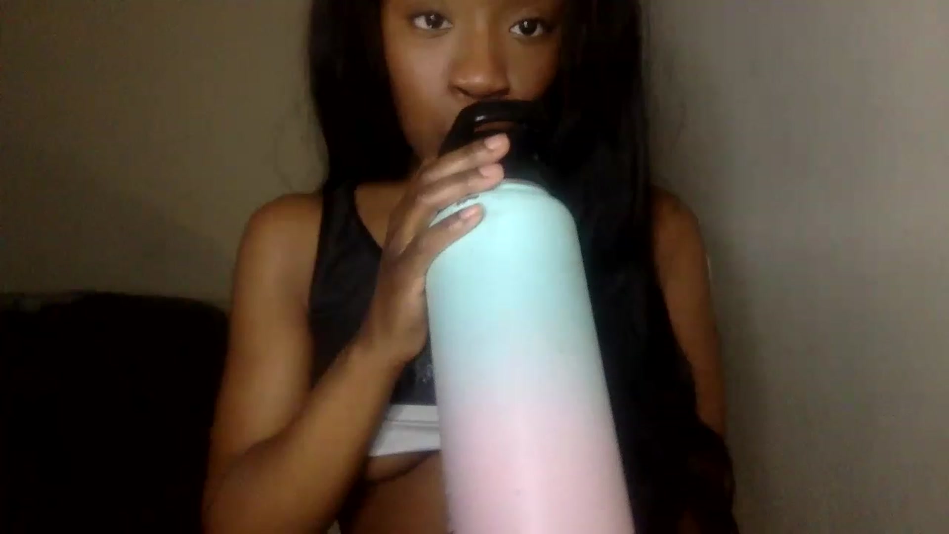 Gallery image thumbnail from sexyyliyahh's myfreecams stream on, 11/21/2022, 01:14 image 3 of 20