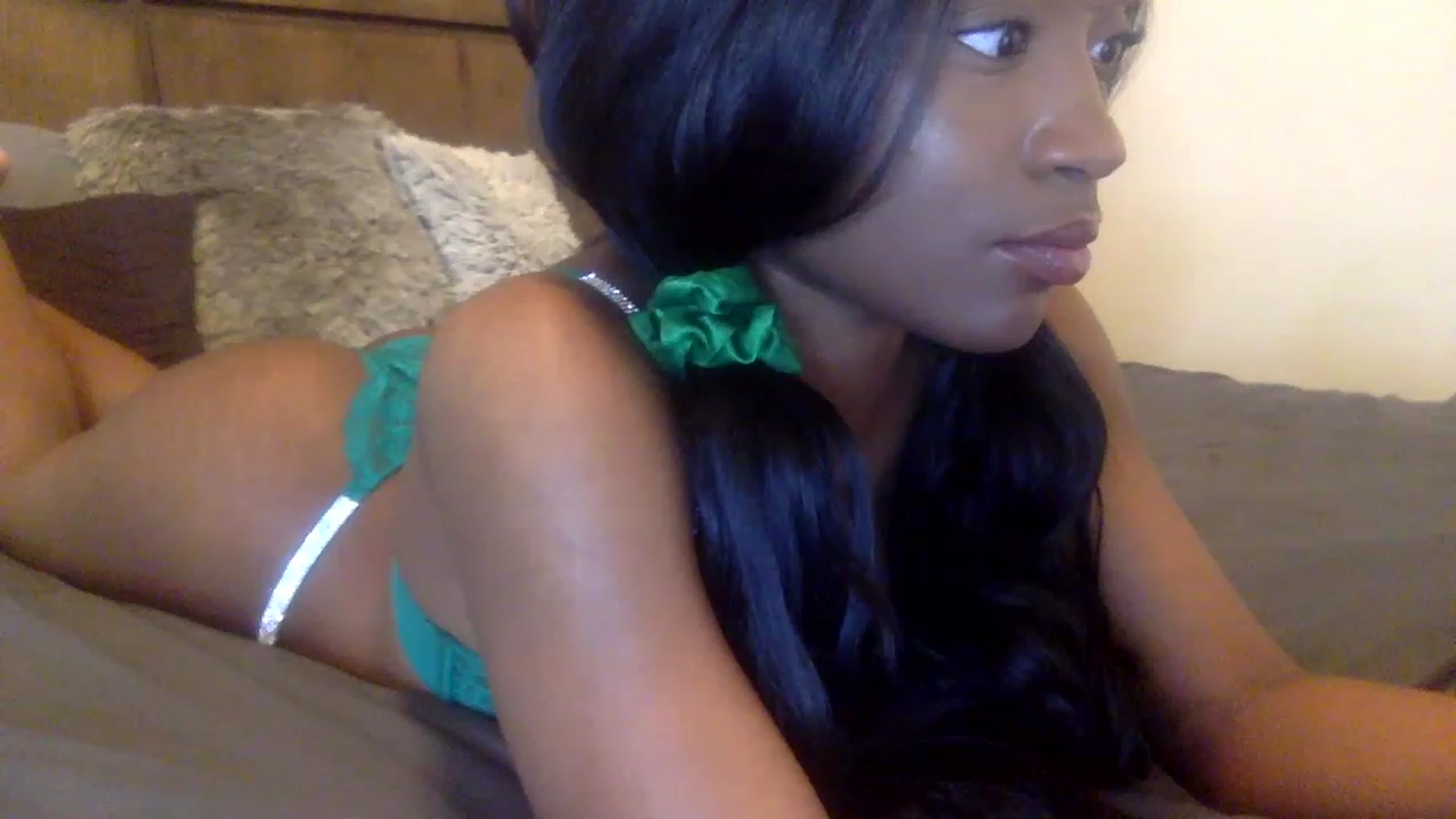 Gallery image thumbnail from sexyyliyahh's myfreecams stream on, 12/15/2022, 02:31 image 18 of 20