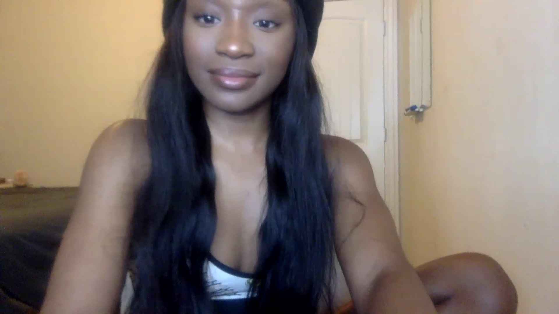 Gallery image thumbnail from sexyyliyahh's myfreecams stream on, 12/16/2022, 21:57 image 20 of 20
