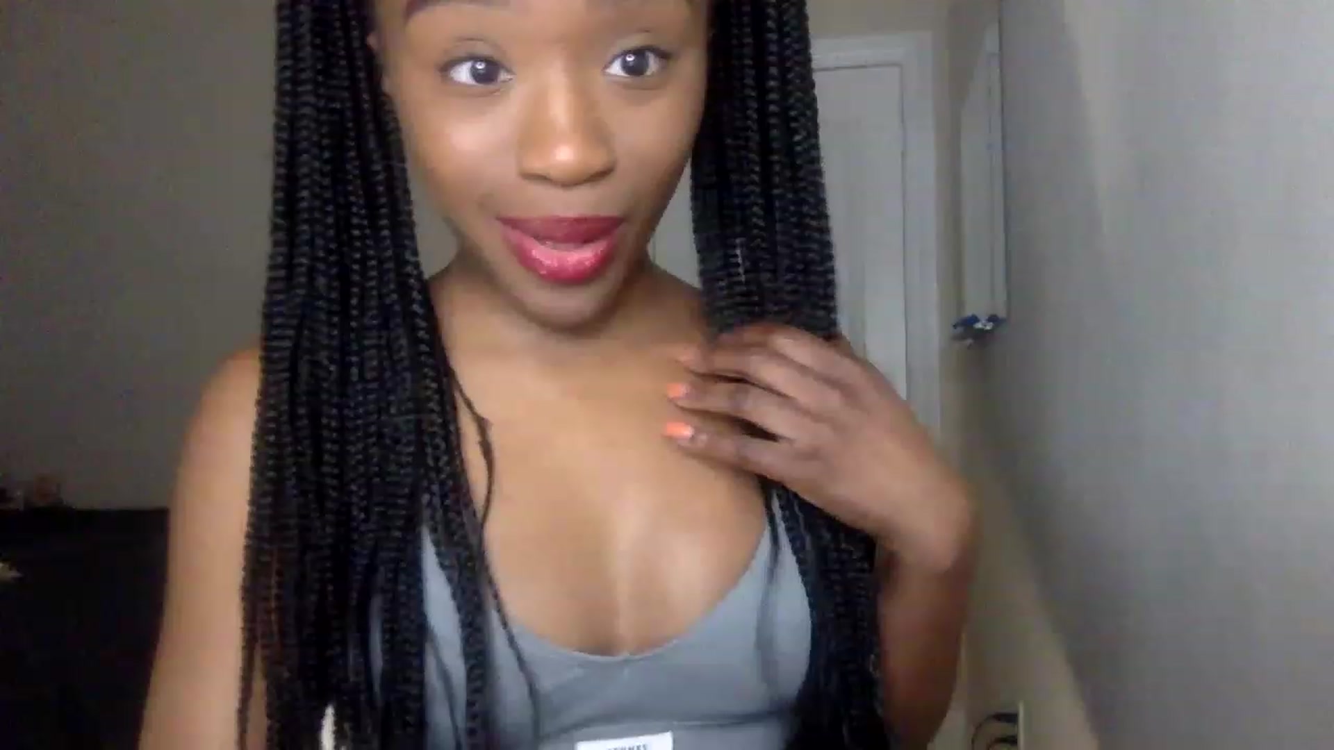 Gallery image thumbnail from sexyyliyahh's myfreecams stream on, 12/19/2022, 16:32 image 5 of 20