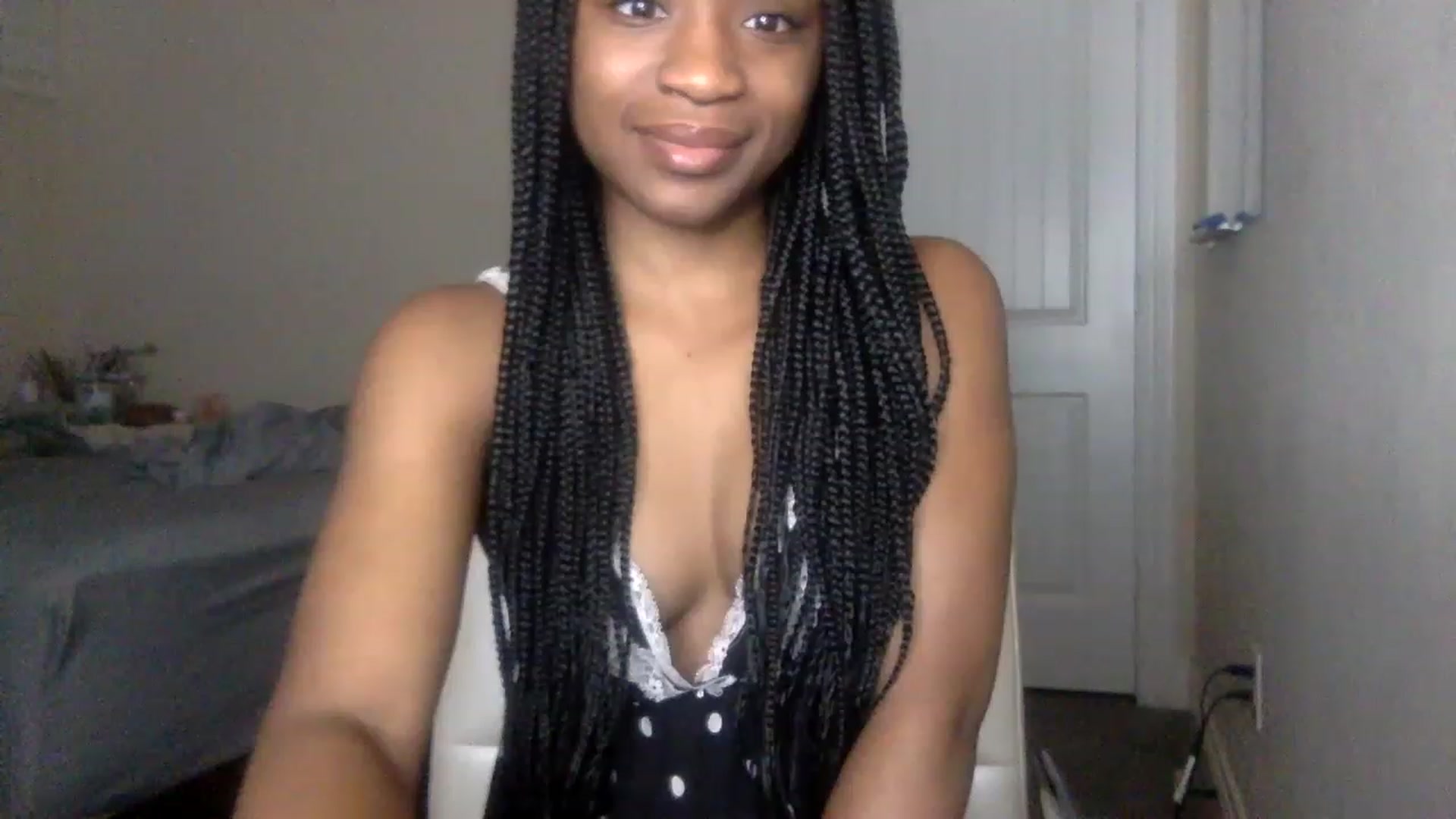 Gallery image thumbnail from sexyyliyahh's myfreecams stream on, 12/22/2022, 11:08 image 7 of 20