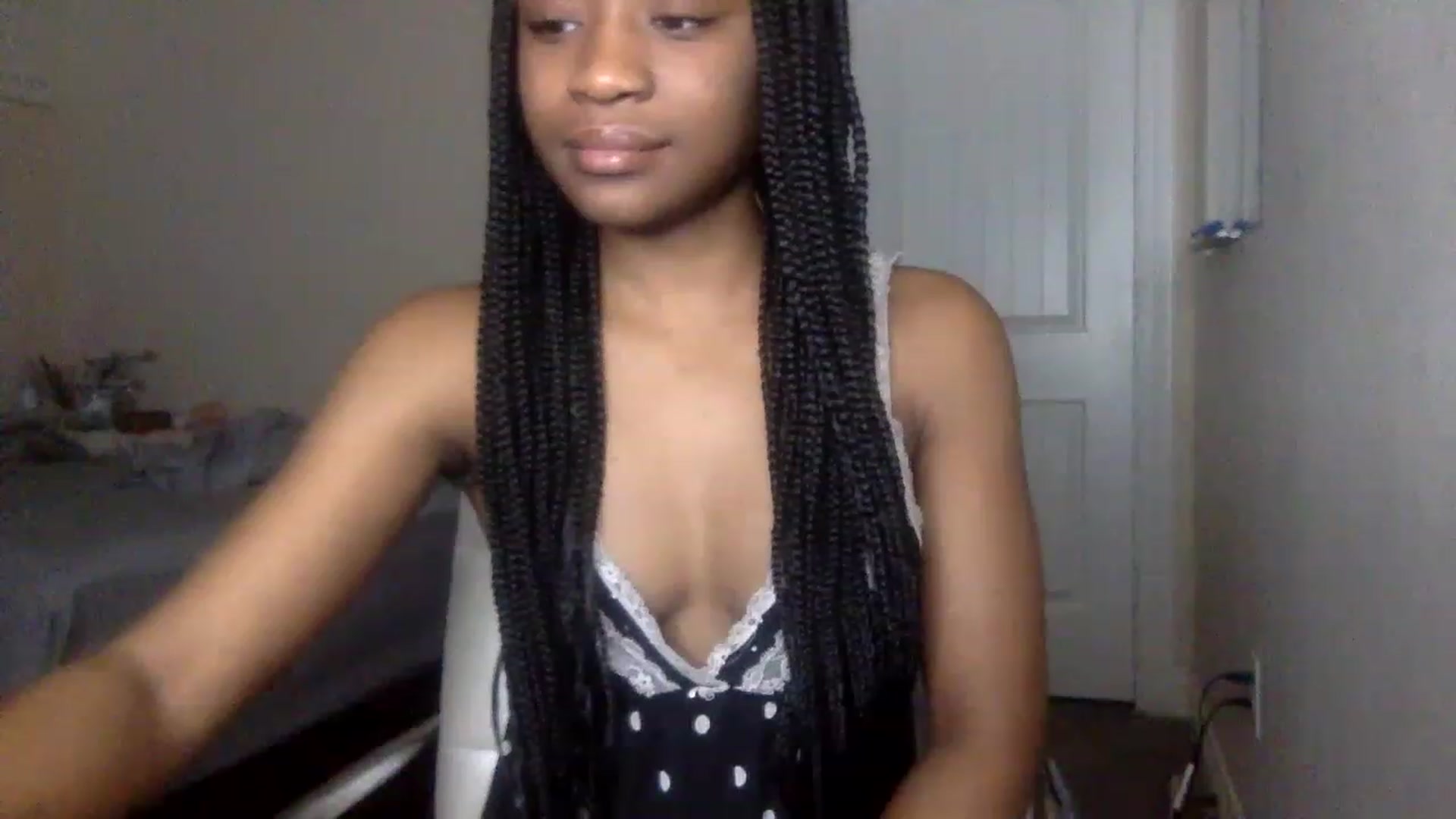 Gallery image thumbnail from sexyyliyahh's myfreecams stream on, 12/22/2022, 11:08 image 5 of 20
