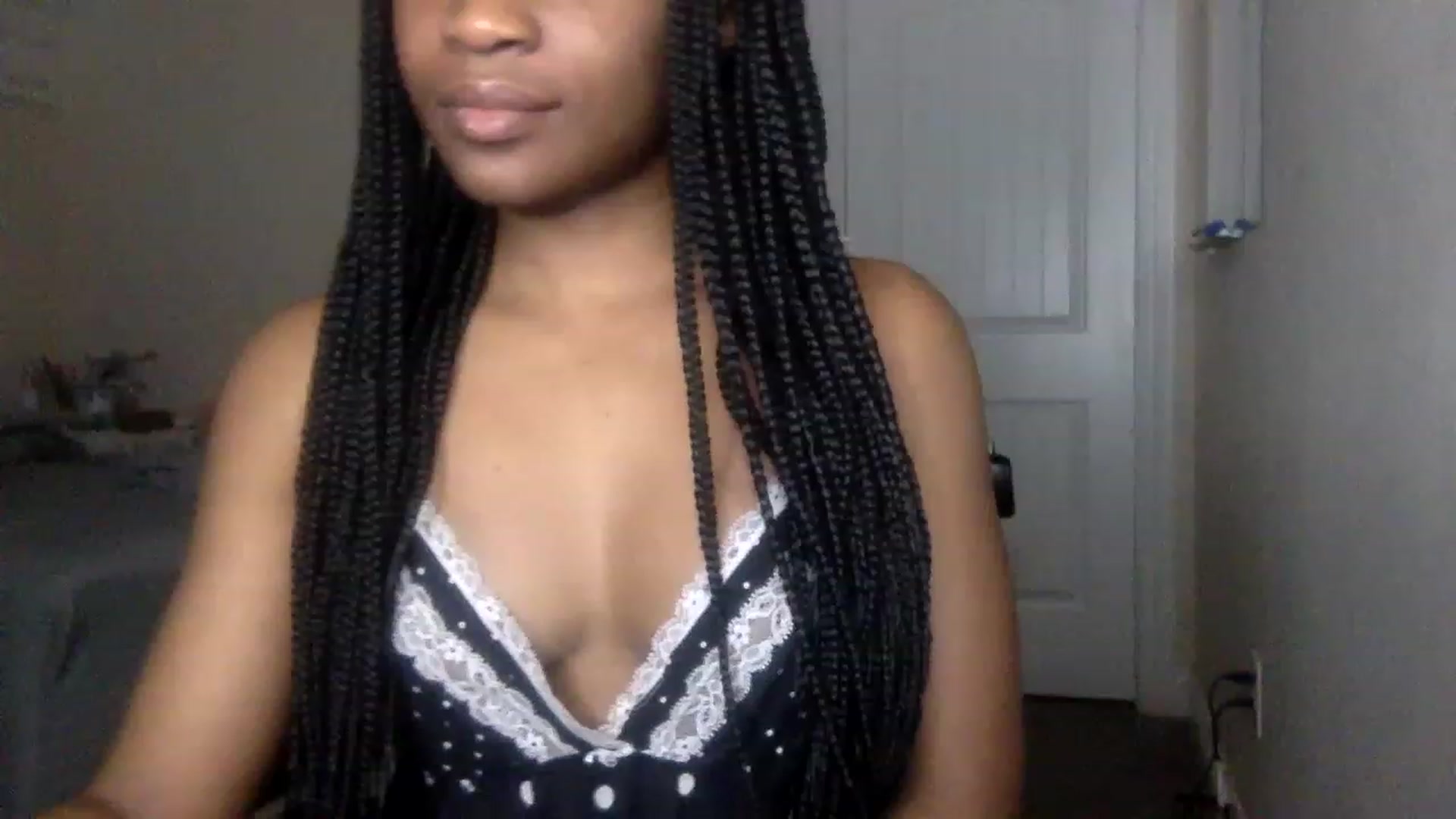 Gallery image thumbnail from sexyyliyahh's myfreecams stream on, 12/22/2022, 11:08 image 10 of 20
