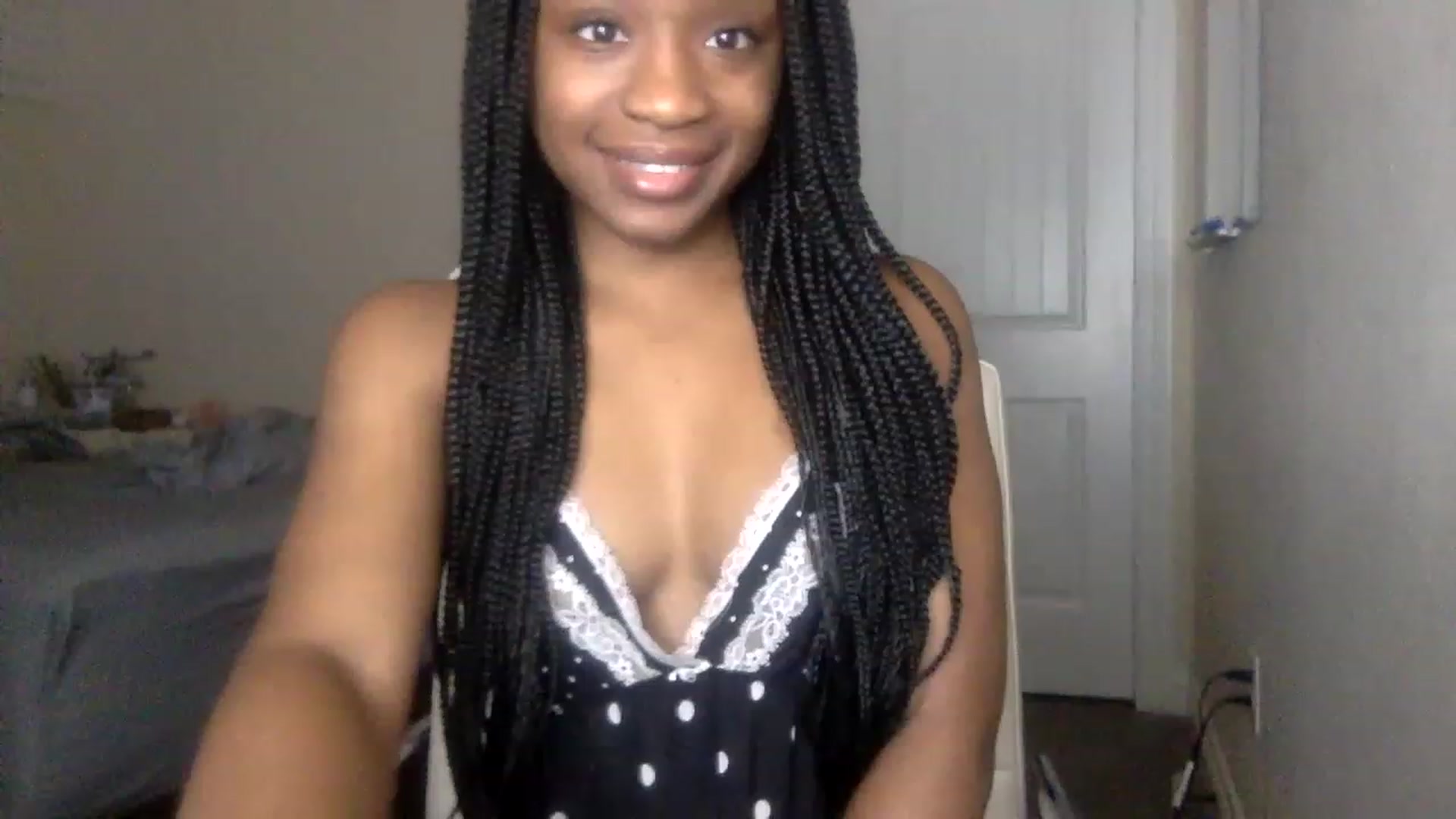 Gallery image thumbnail from sexyyliyahh's myfreecams stream on, 12/22/2022, 11:08 image 6 of 20