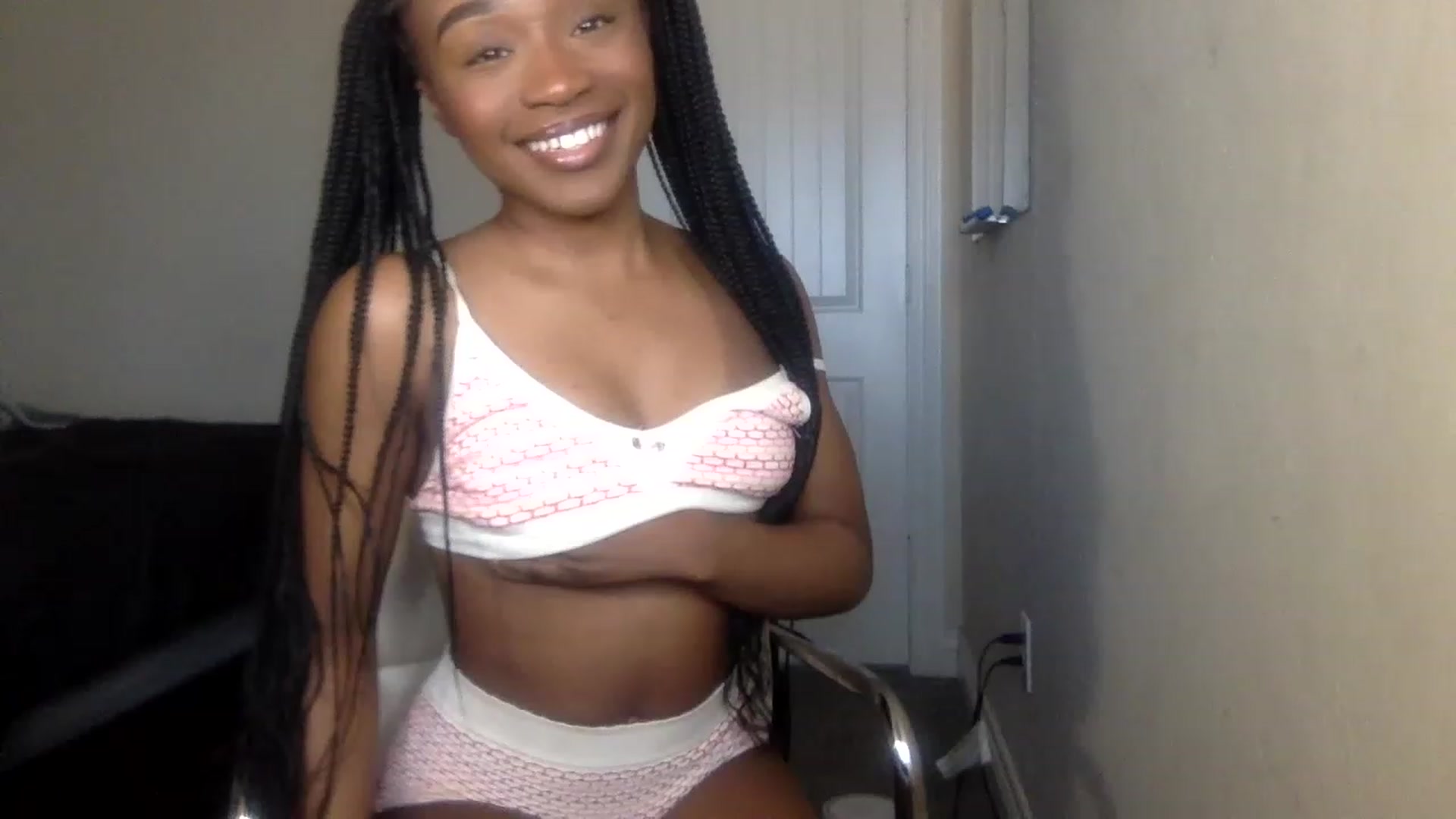 Gallery image thumbnail from sexyyliyahh's myfreecams stream on, 12/27/2022, 19:50 image 3 of 20