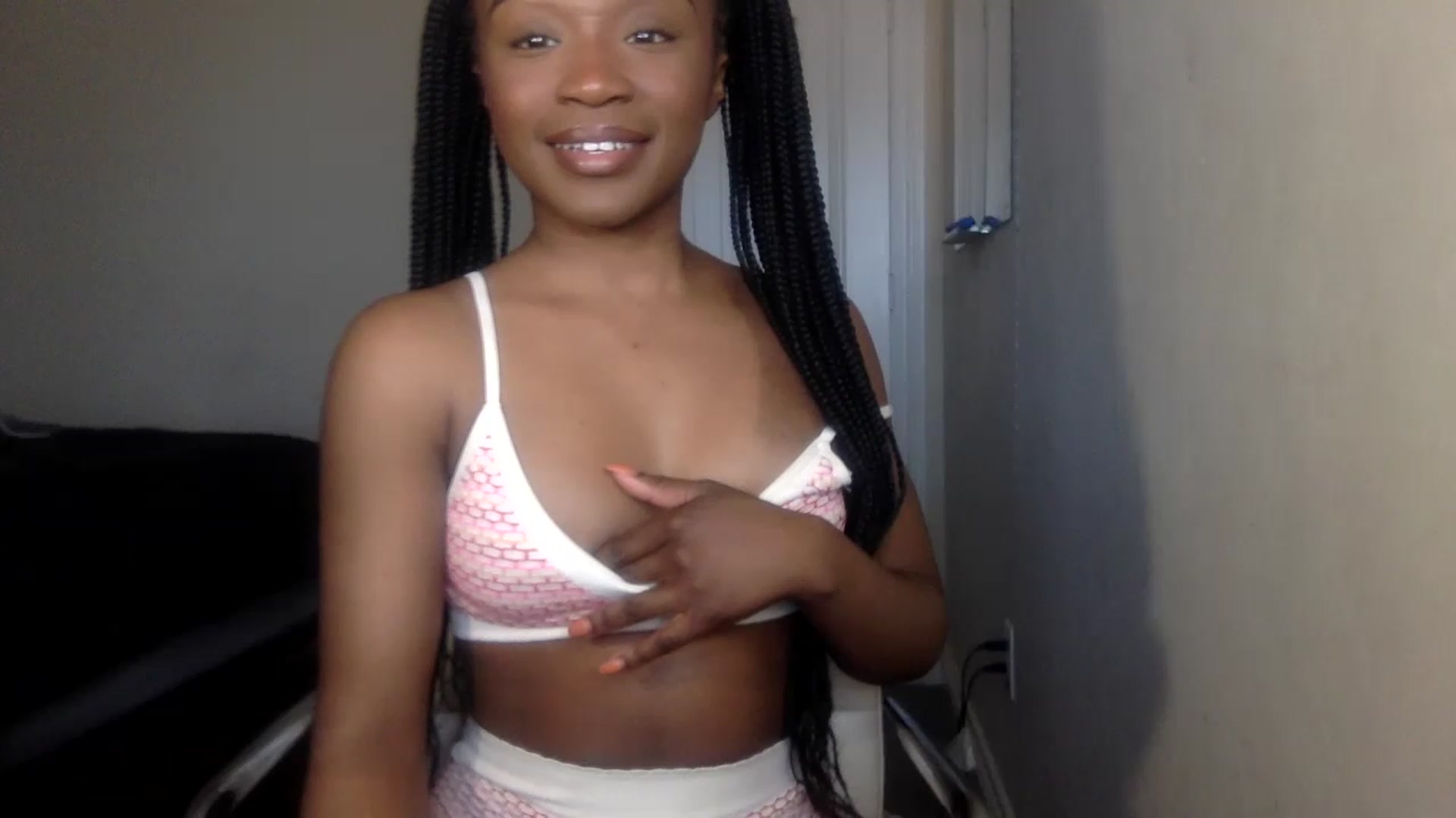 Gallery image thumbnail from sexyyliyahh's myfreecams stream on, 12/27/2022, 19:50 image 9 of 20