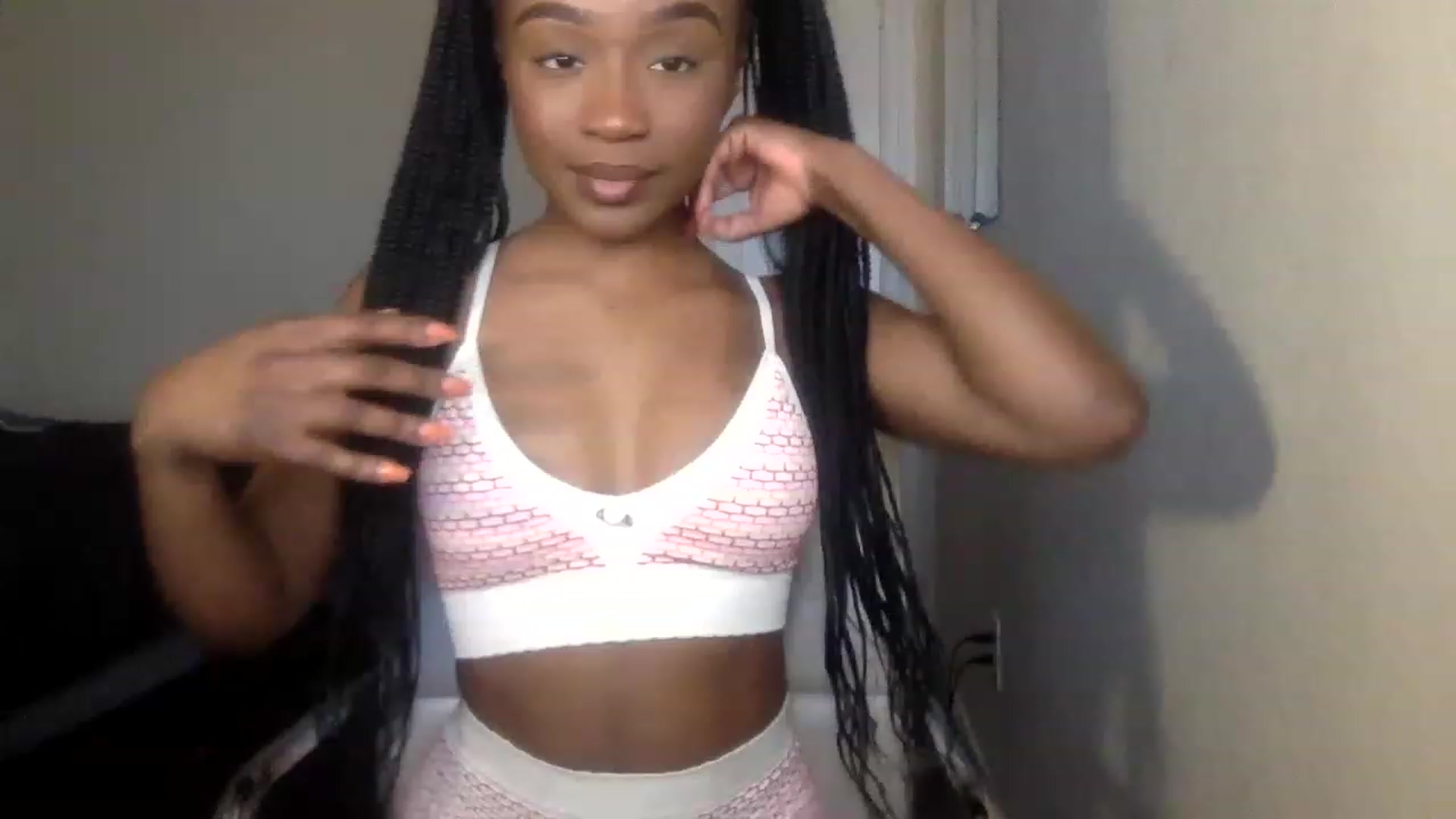 Gallery image thumbnail from sexyyliyahh's myfreecams stream on, 12/27/2022, 19:50 image 1 of 20