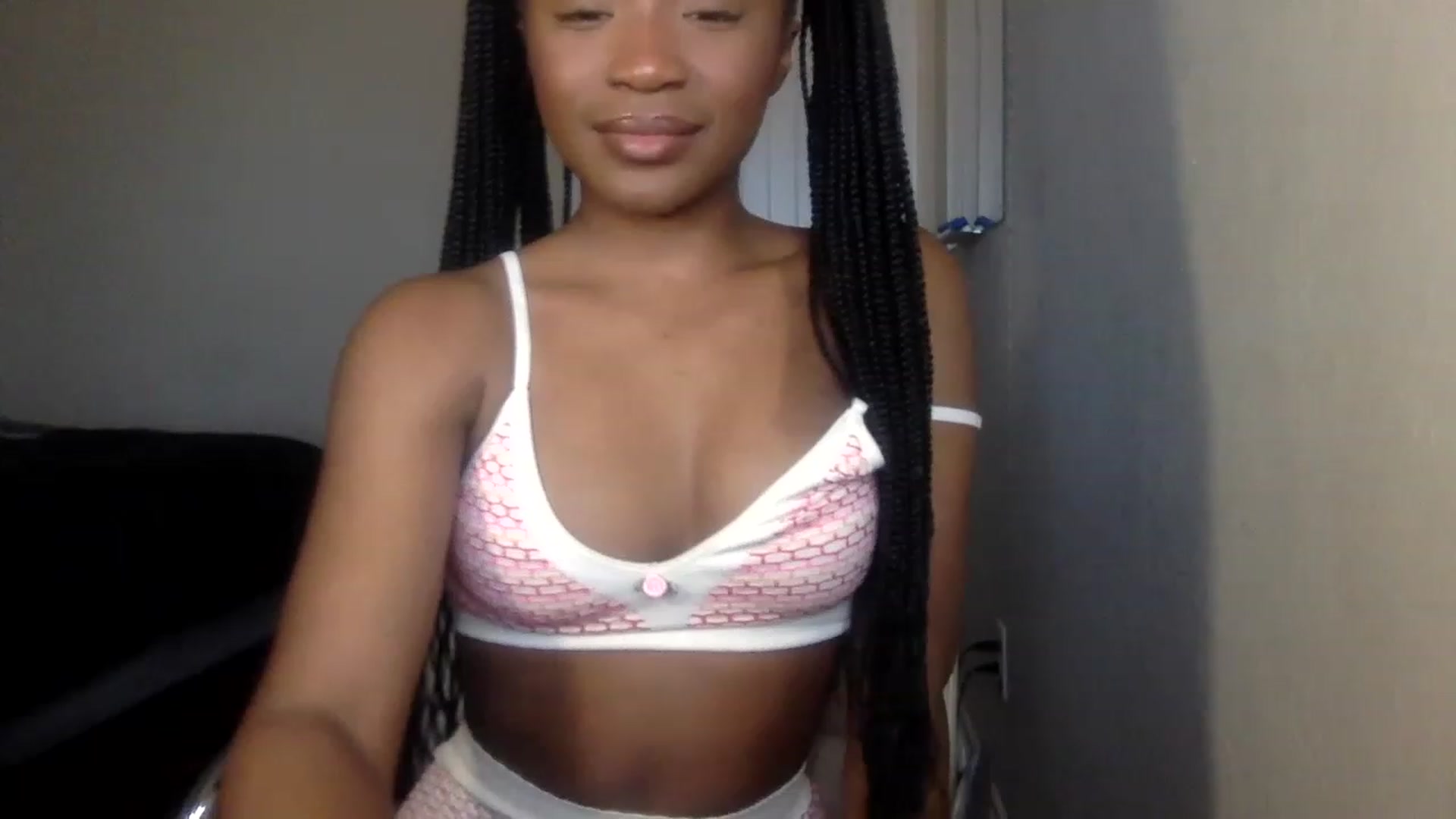 Gallery image thumbnail from sexyyliyahh's myfreecams stream on, 12/27/2022, 19:50 image 11 of 20