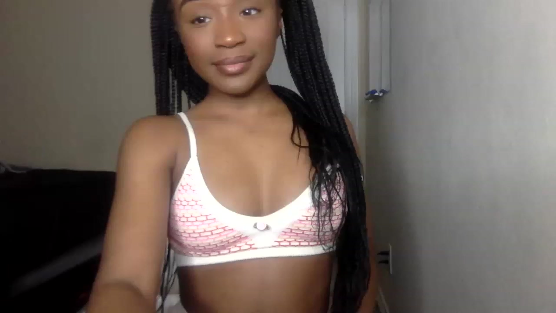 Gallery image thumbnail from sexyyliyahh's myfreecams stream on, 12/27/2022, 19:50 image 15 of 20