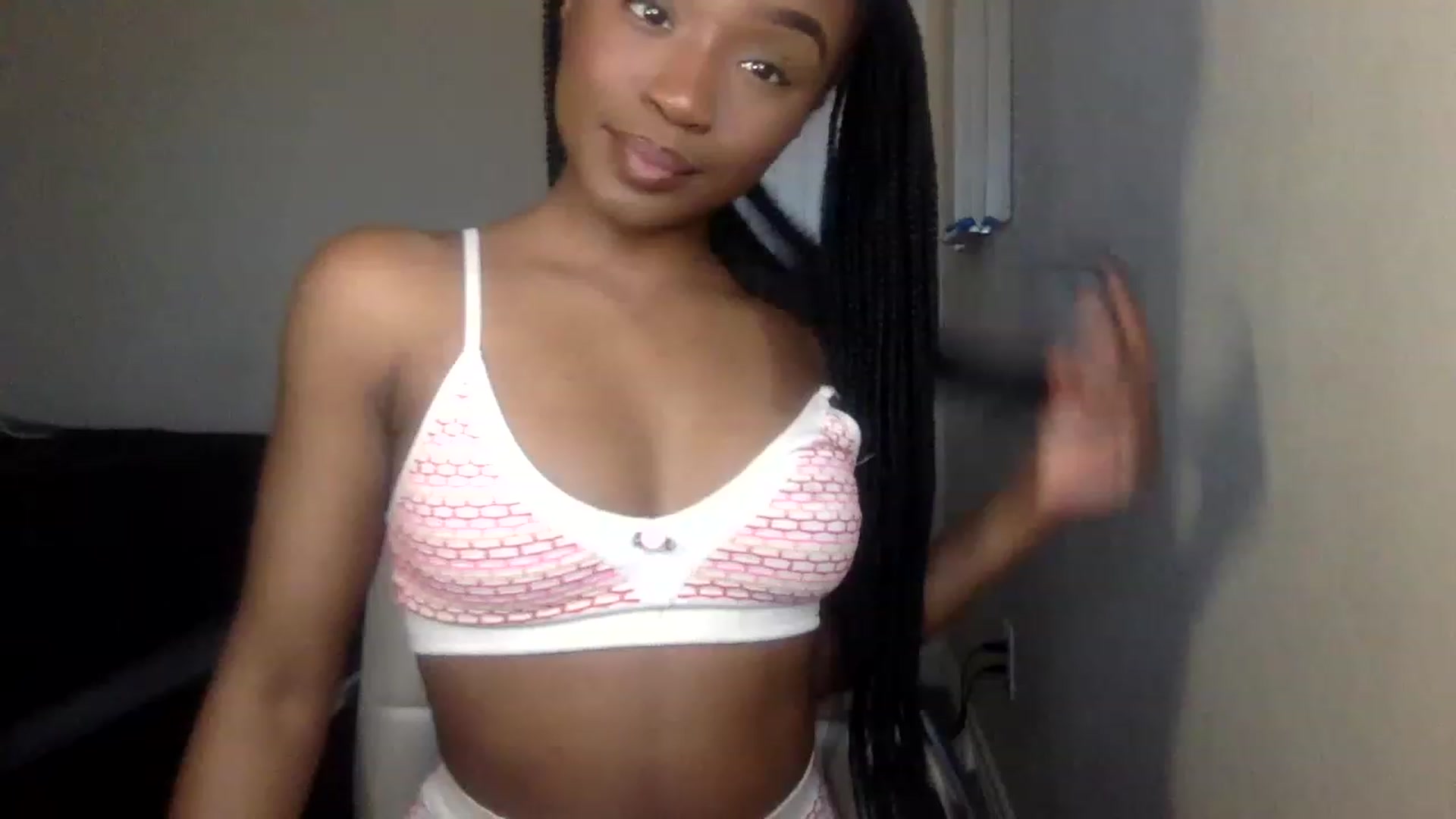 Gallery image thumbnail from sexyyliyahh's myfreecams stream on, 12/27/2022, 19:50 image 13 of 20