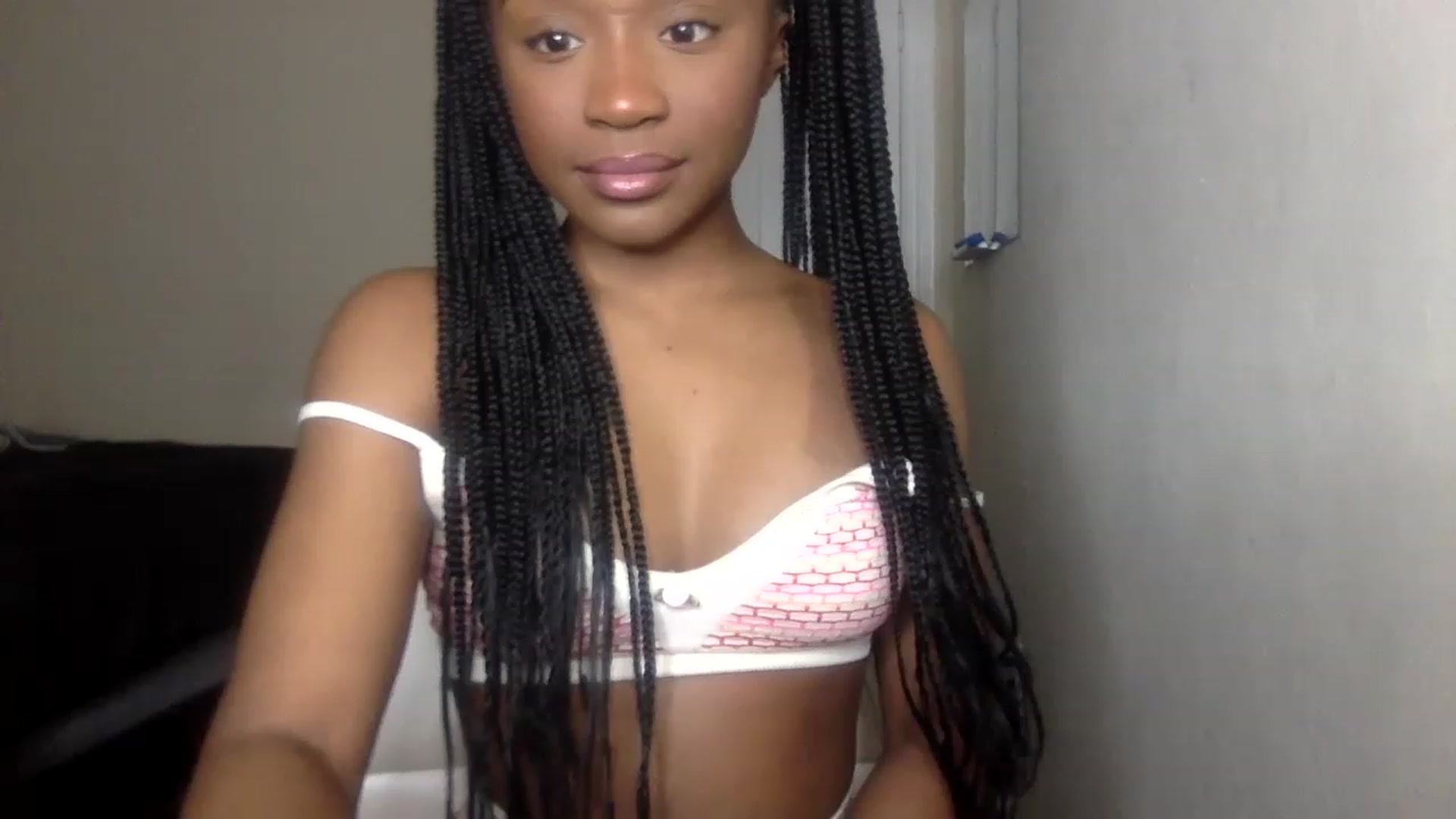 Gallery image thumbnail from sexyyliyahh's myfreecams stream on, 12/27/2022, 19:50 image 19 of 20