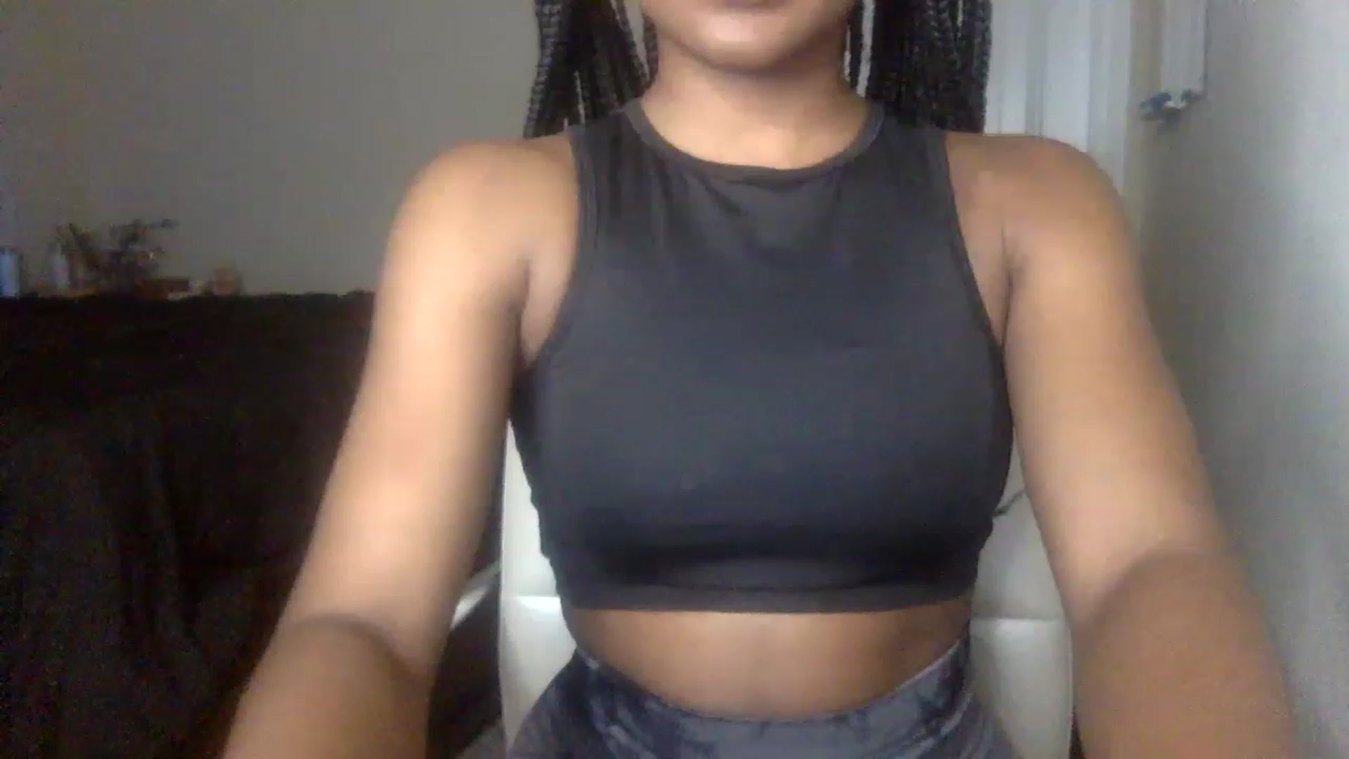 Gallery image thumbnail from sexyyliyahh's myfreecams stream on, 12/28/2022, 22:47 image 5 of 20