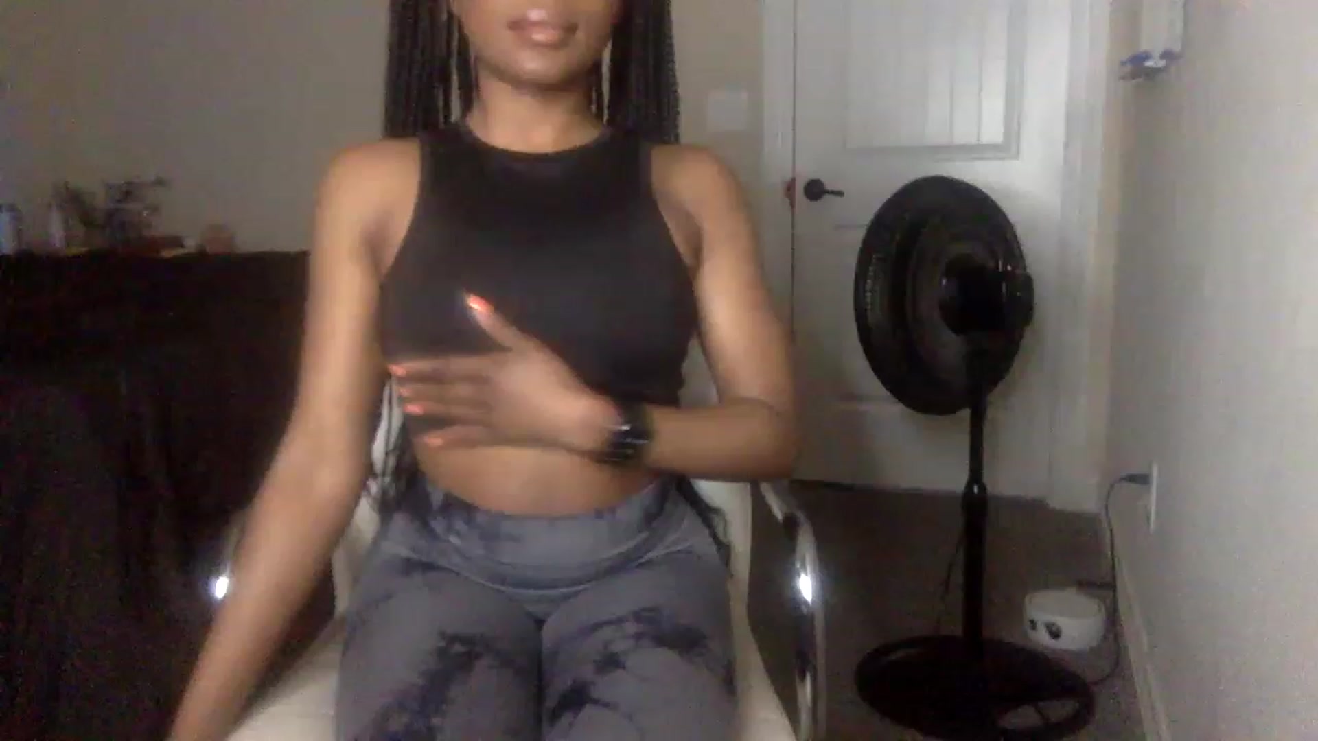 Gallery image thumbnail from sexyyliyahh's myfreecams stream on, 12/28/2022, 22:47 image 3 of 20