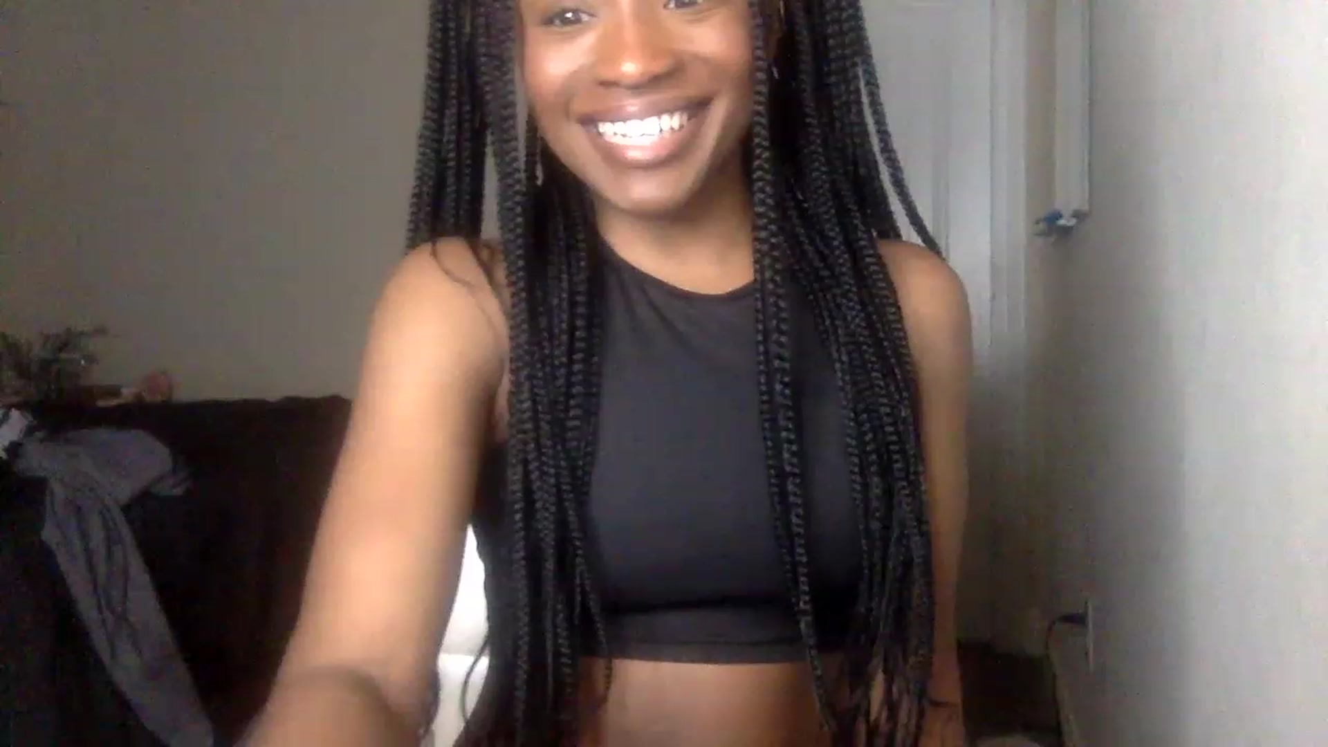 Gallery image thumbnail from sexyyliyahh's myfreecams stream on, 12/28/2022, 22:47 image 16 of 20