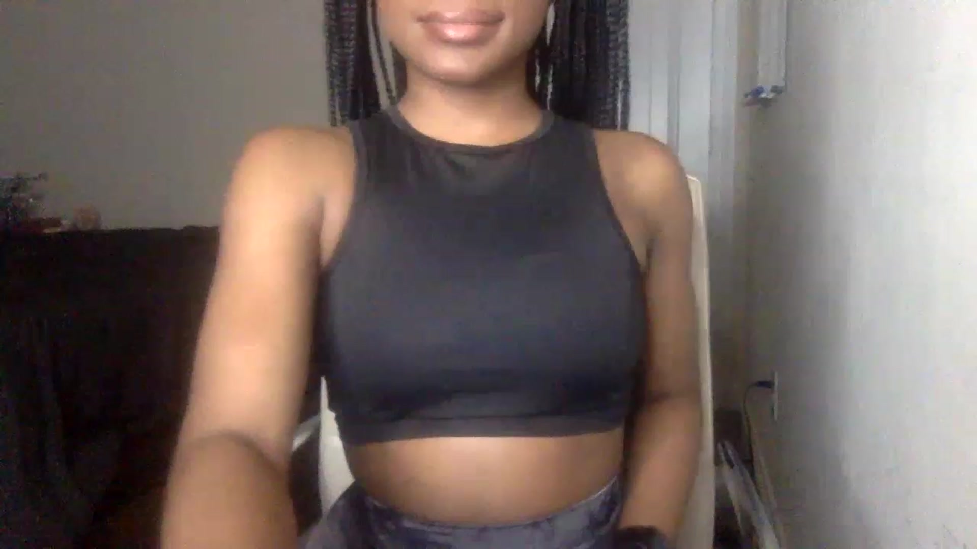 Gallery image thumbnail from sexyyliyahh's myfreecams stream on, 12/28/2022, 22:47 image 6 of 20