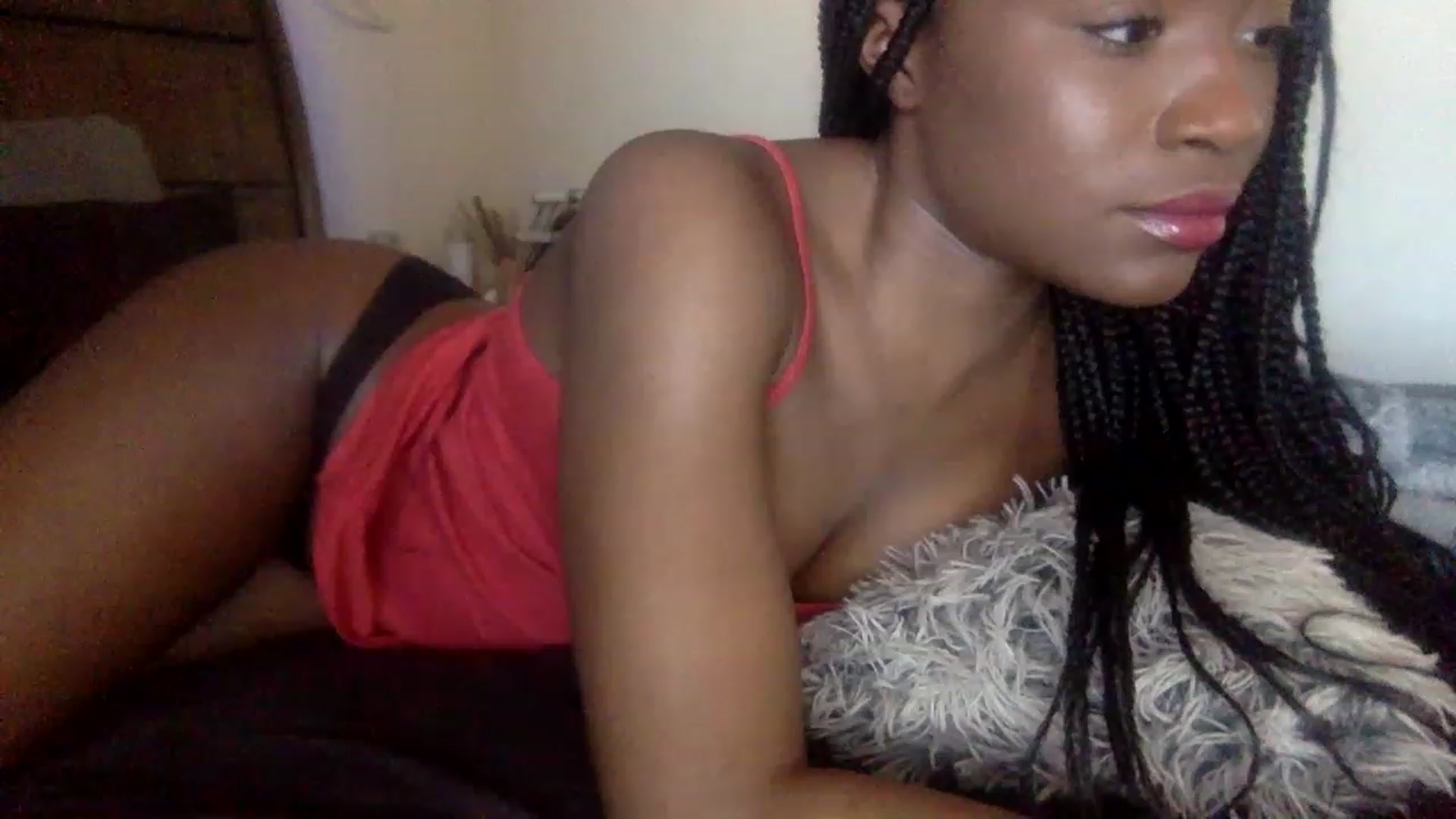 Gallery image thumbnail from sexyyliyahh's myfreecams stream on, 01/03/2023, 18:21 image 17 of 20