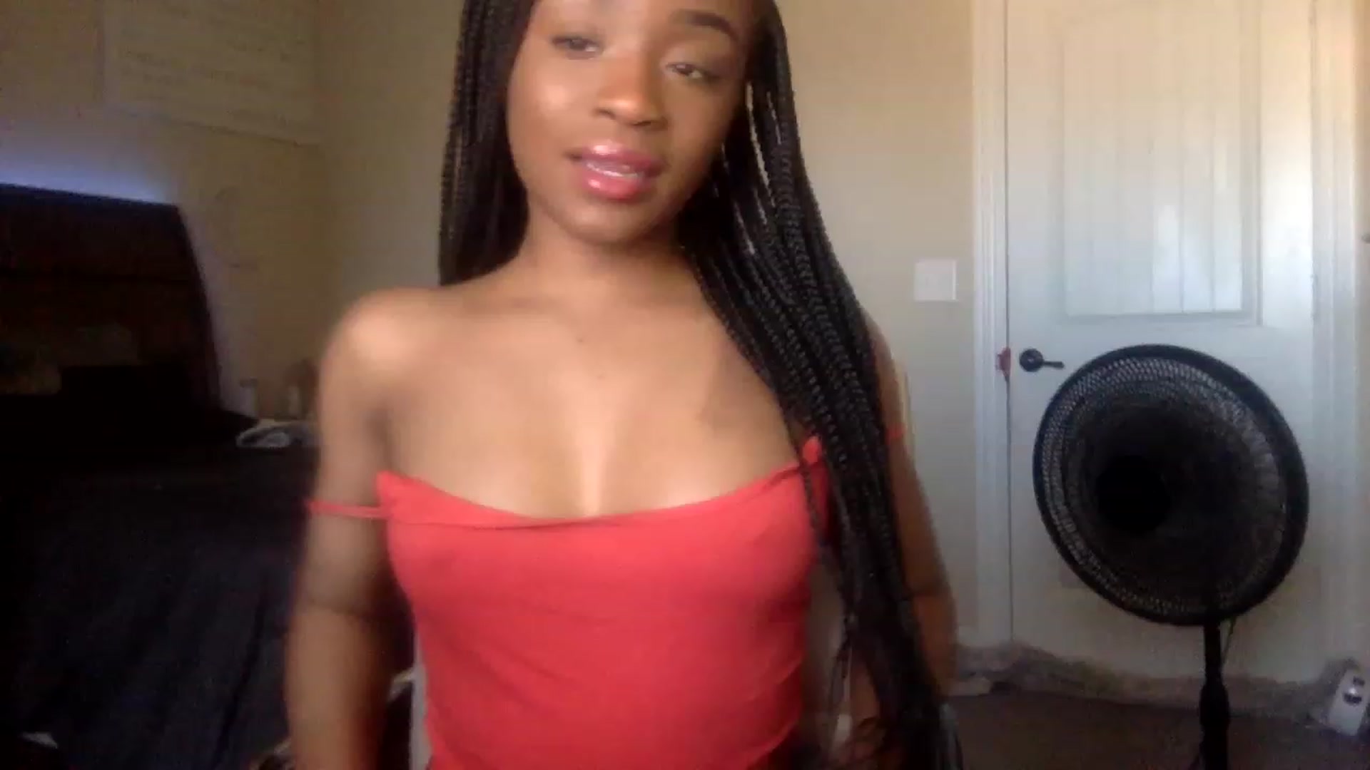 Gallery image thumbnail from sexyyliyahh's myfreecams stream on, 01/03/2023, 18:21 image 7 of 20