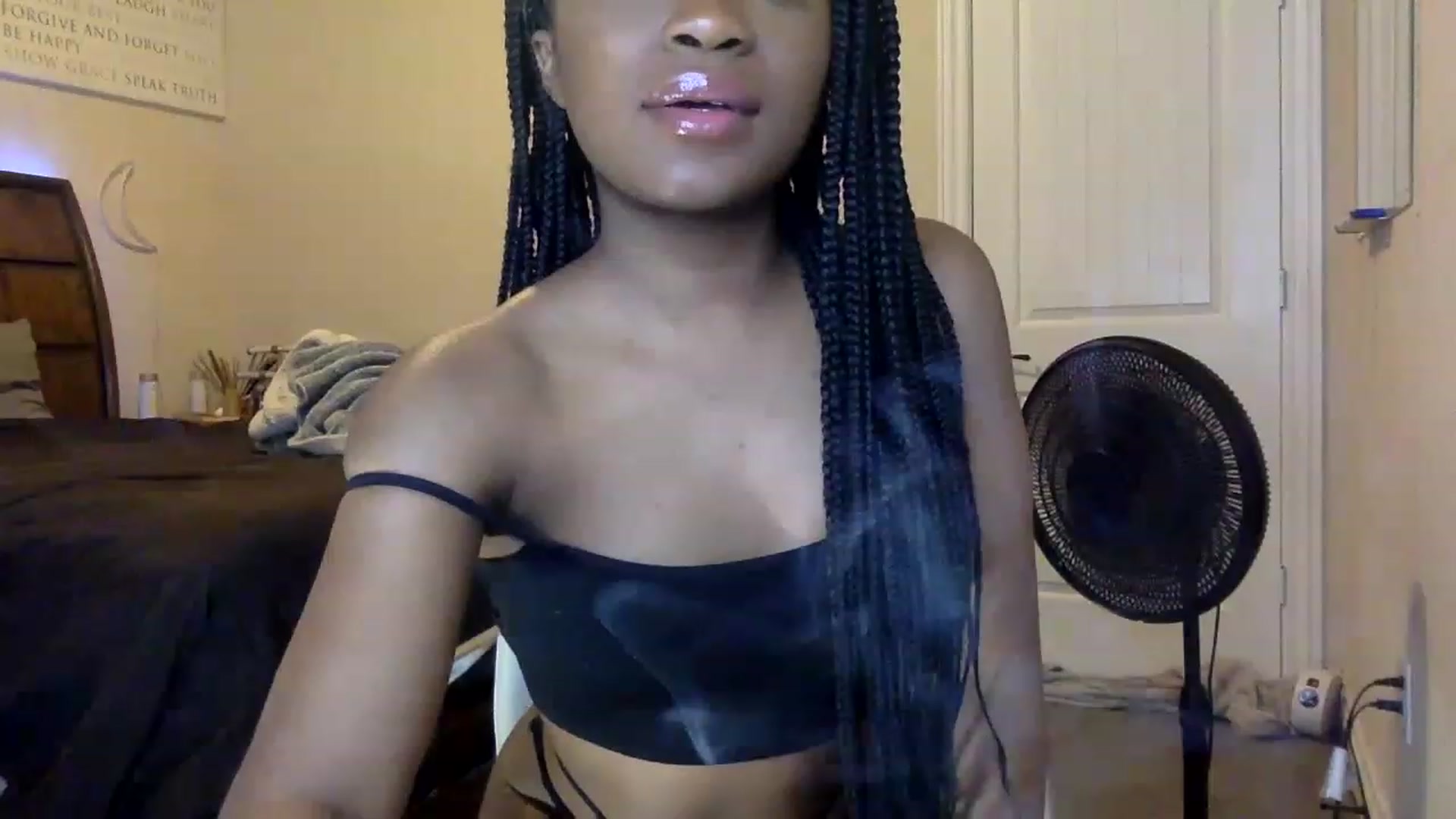 Gallery image thumbnail from sexyyliyahh's myfreecams stream on, 01/04/2023, 10:56 image 1 of 20