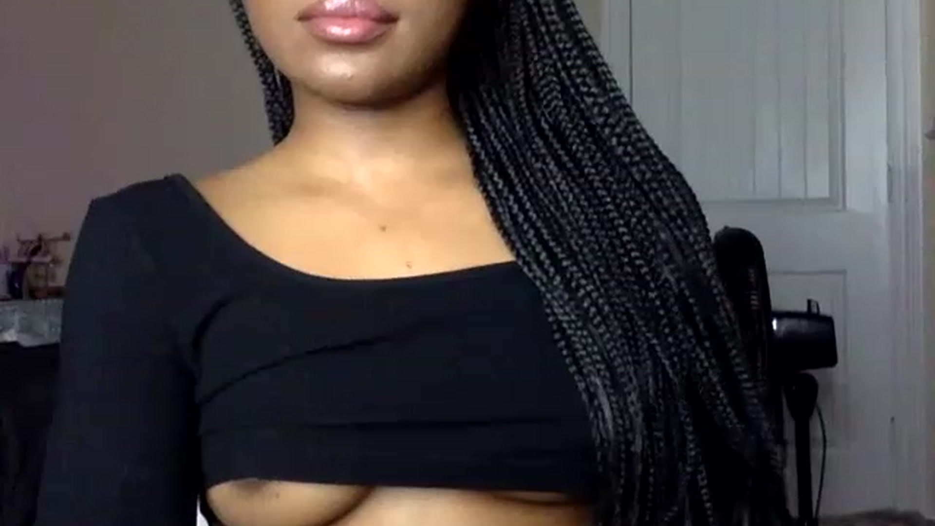 Gallery image thumbnail from sexyyliyahh's myfreecams stream on, 01/08/2023, 16:08 image 5 of 20