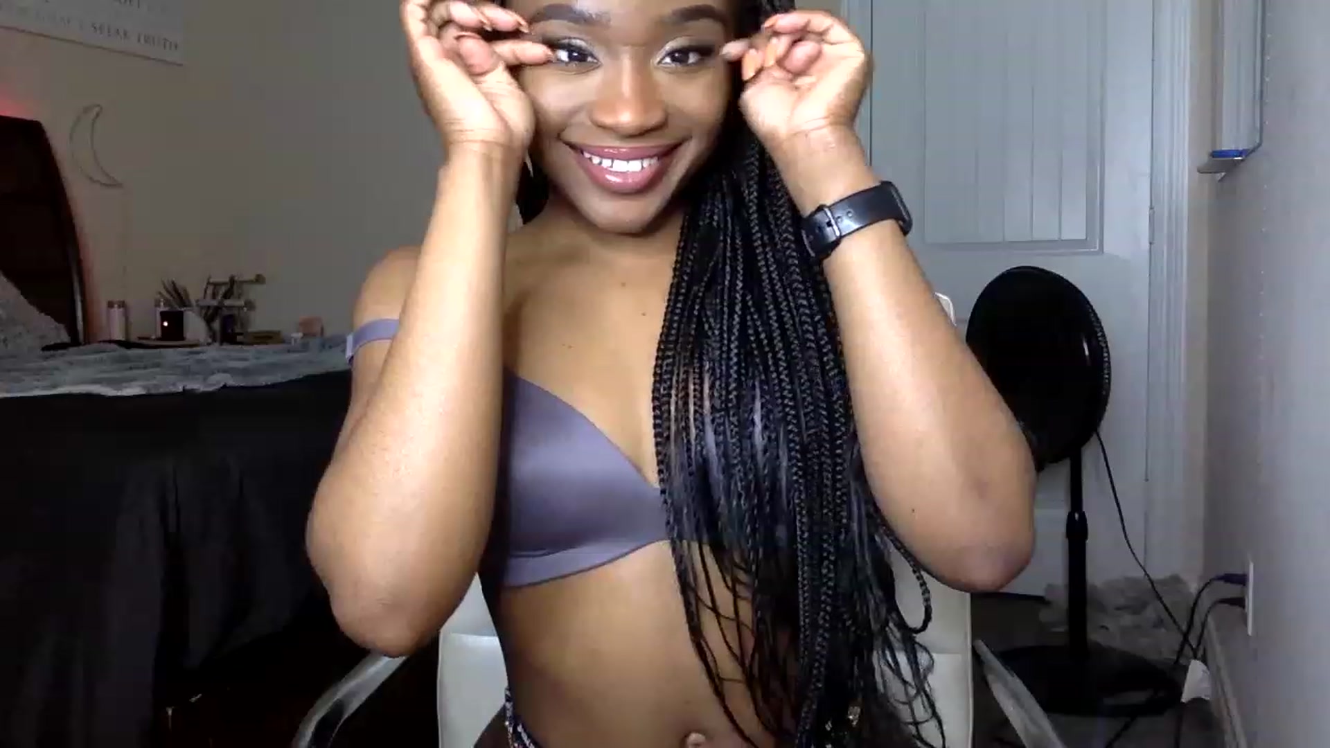 Gallery image thumbnail from sexyyliyahh's myfreecams stream on, 01/12/2023, 10:34 image 6 of 20