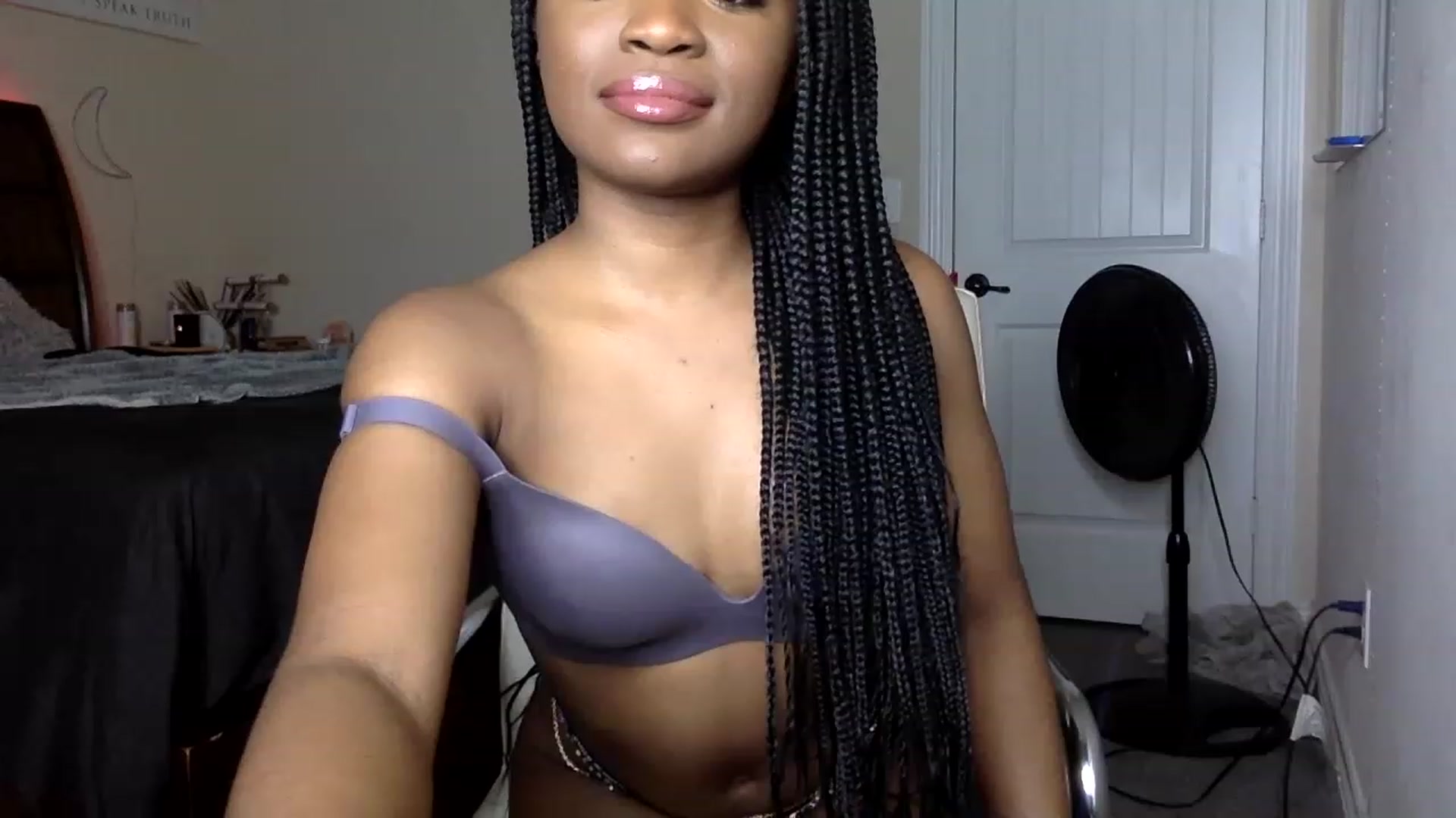 Gallery image thumbnail from sexyyliyahh's myfreecams stream on, 01/12/2023, 10:34 image 13 of 20