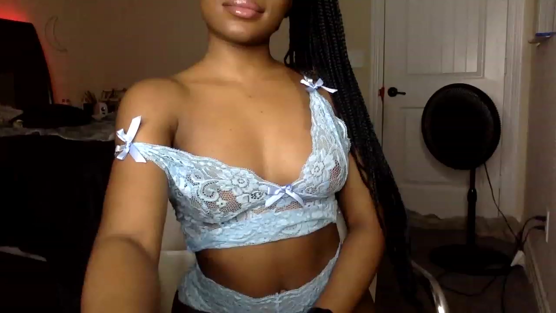 Gallery image thumbnail from sexyyliyahh's myfreecams stream on, 01/13/2023, 10:51 image 13 of 20