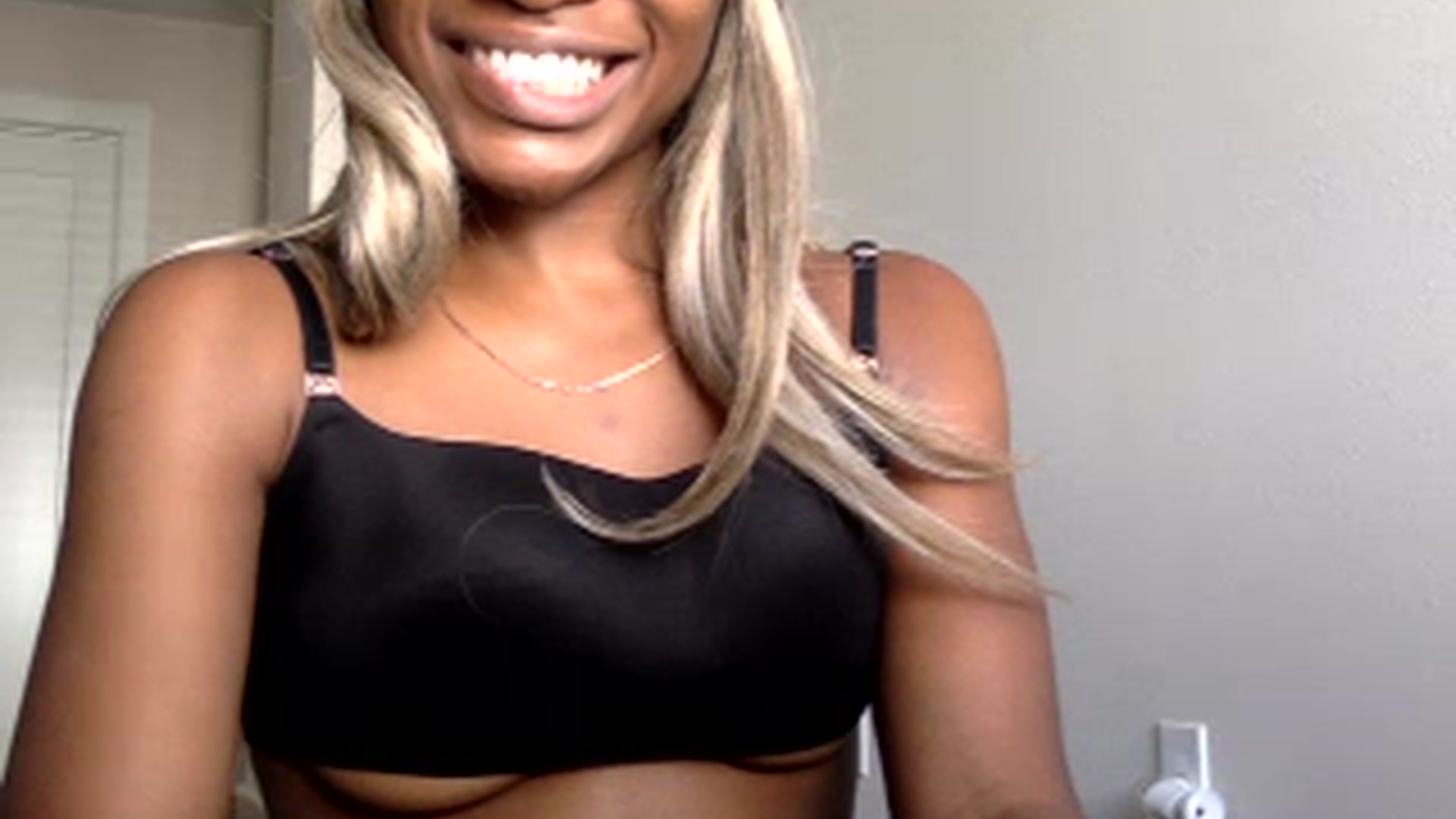 Gallery image thumbnail from sexyyliyahh's myfreecams stream on, 06/17/2023, 23:47 image 10 of 20