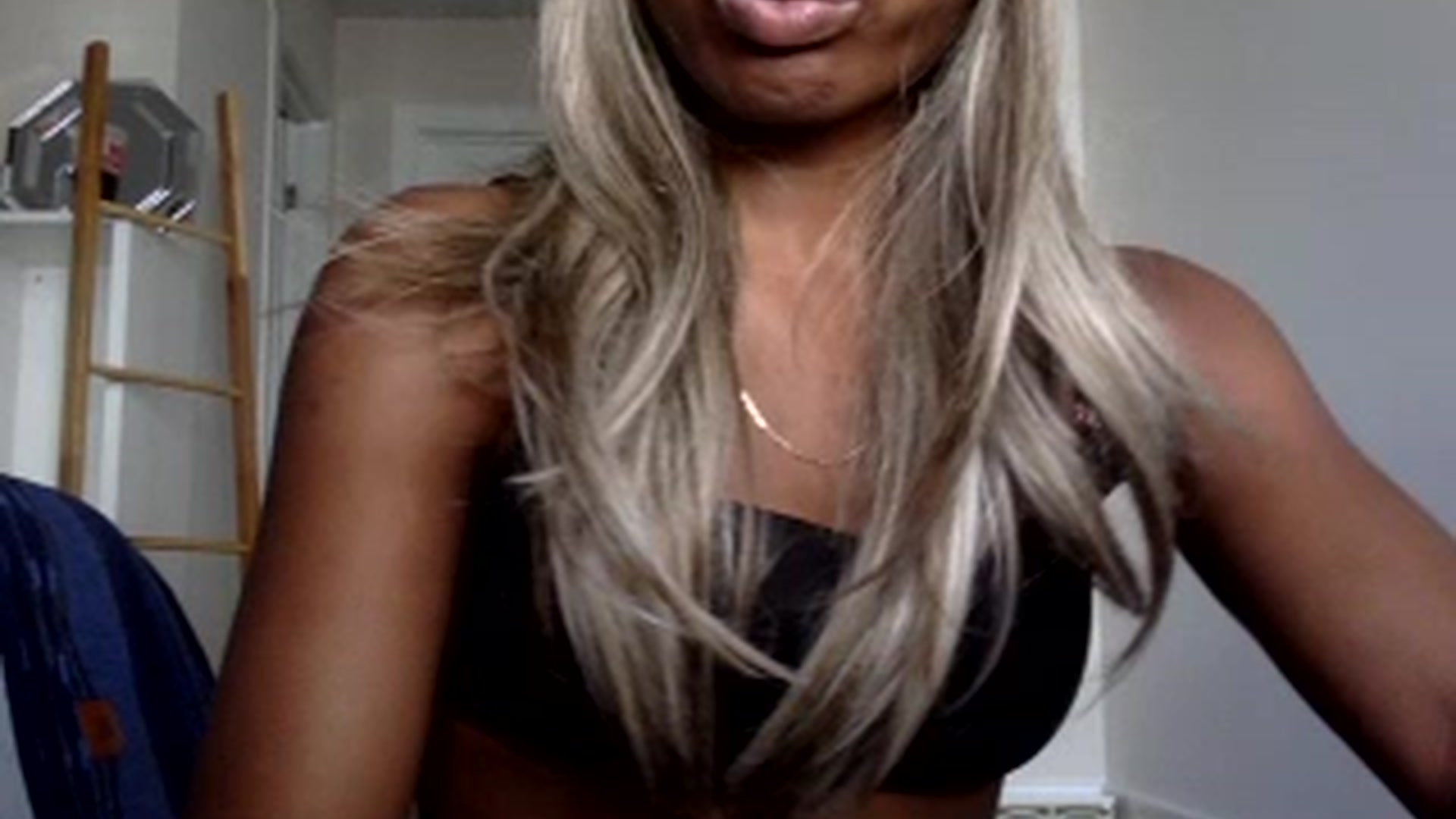 Gallery image thumbnail from sexyyliyahh's myfreecams stream on, 06/17/2023, 23:47 image 2 of 20