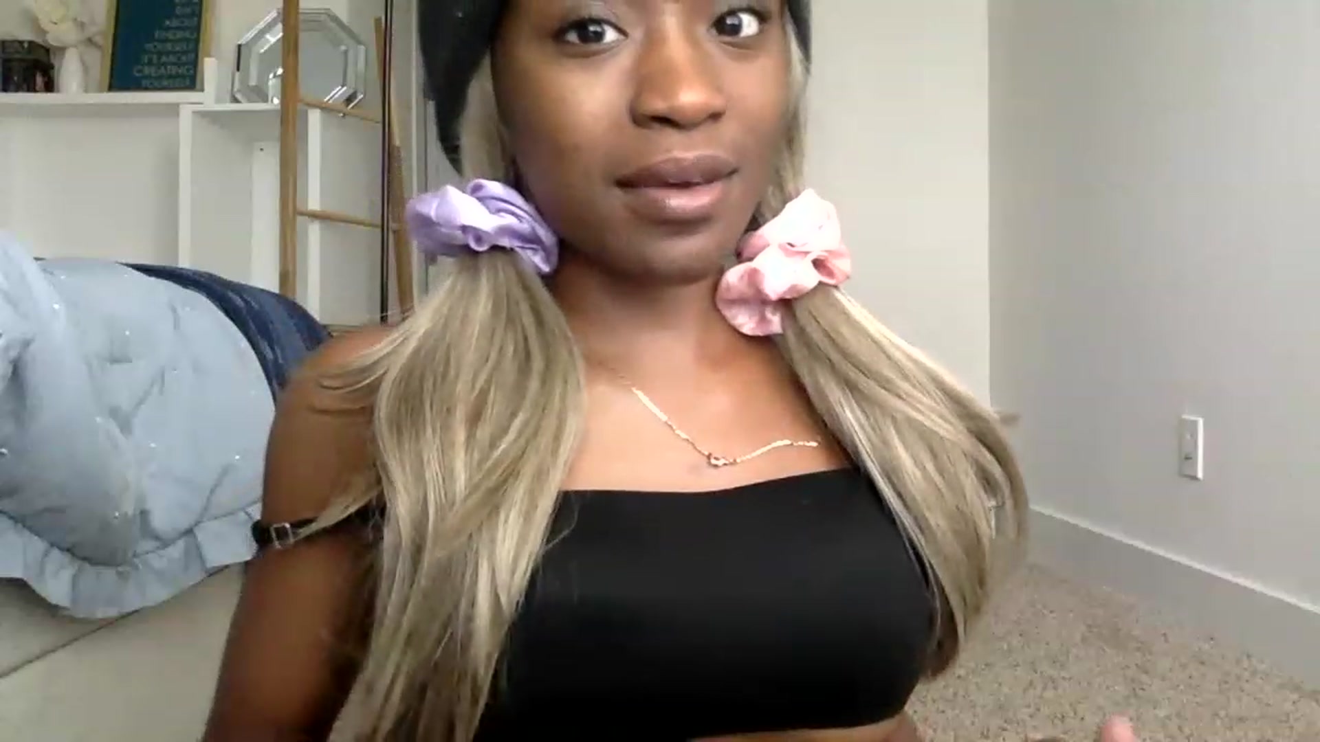 Gallery image thumbnail from sexyyliyahh's myfreecams stream on, 06/18/2023, 17:42 image 9 of 20