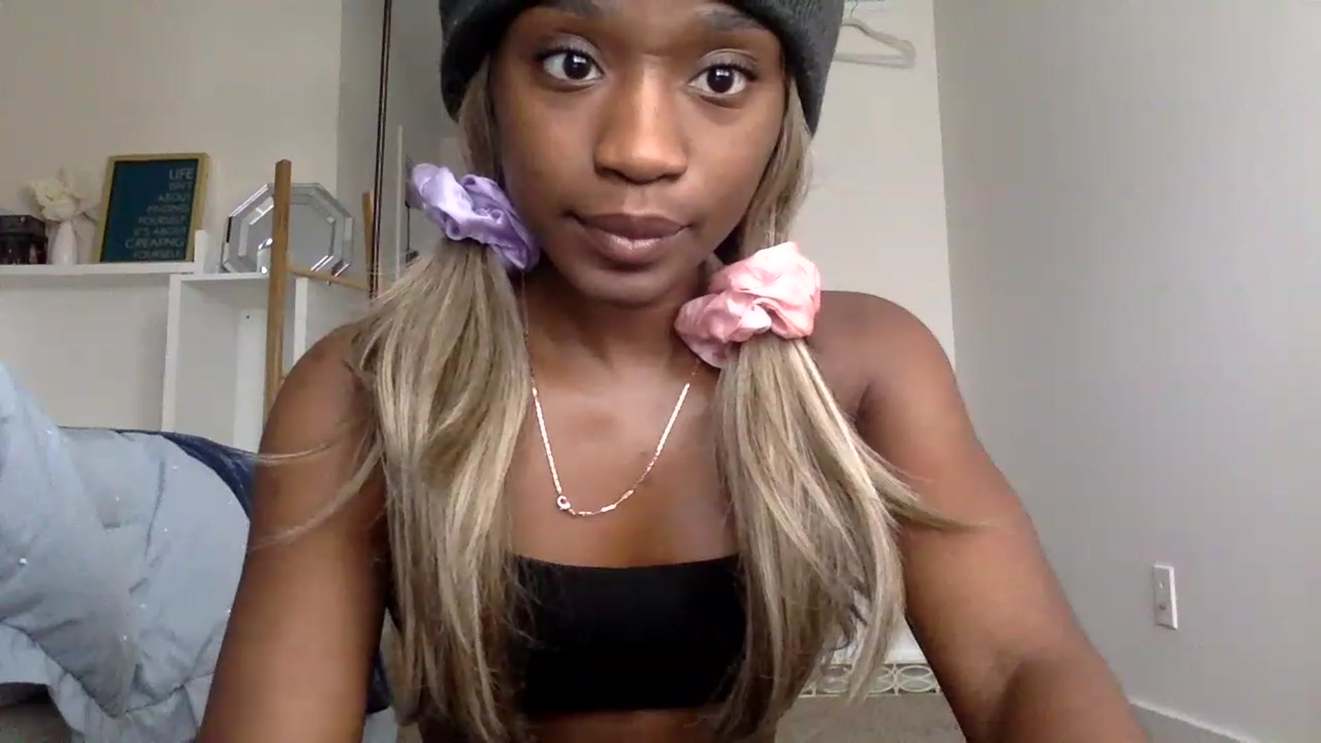 Gallery image thumbnail from sexyyliyahh's myfreecams stream on, 06/18/2023, 17:42 image 4 of 20