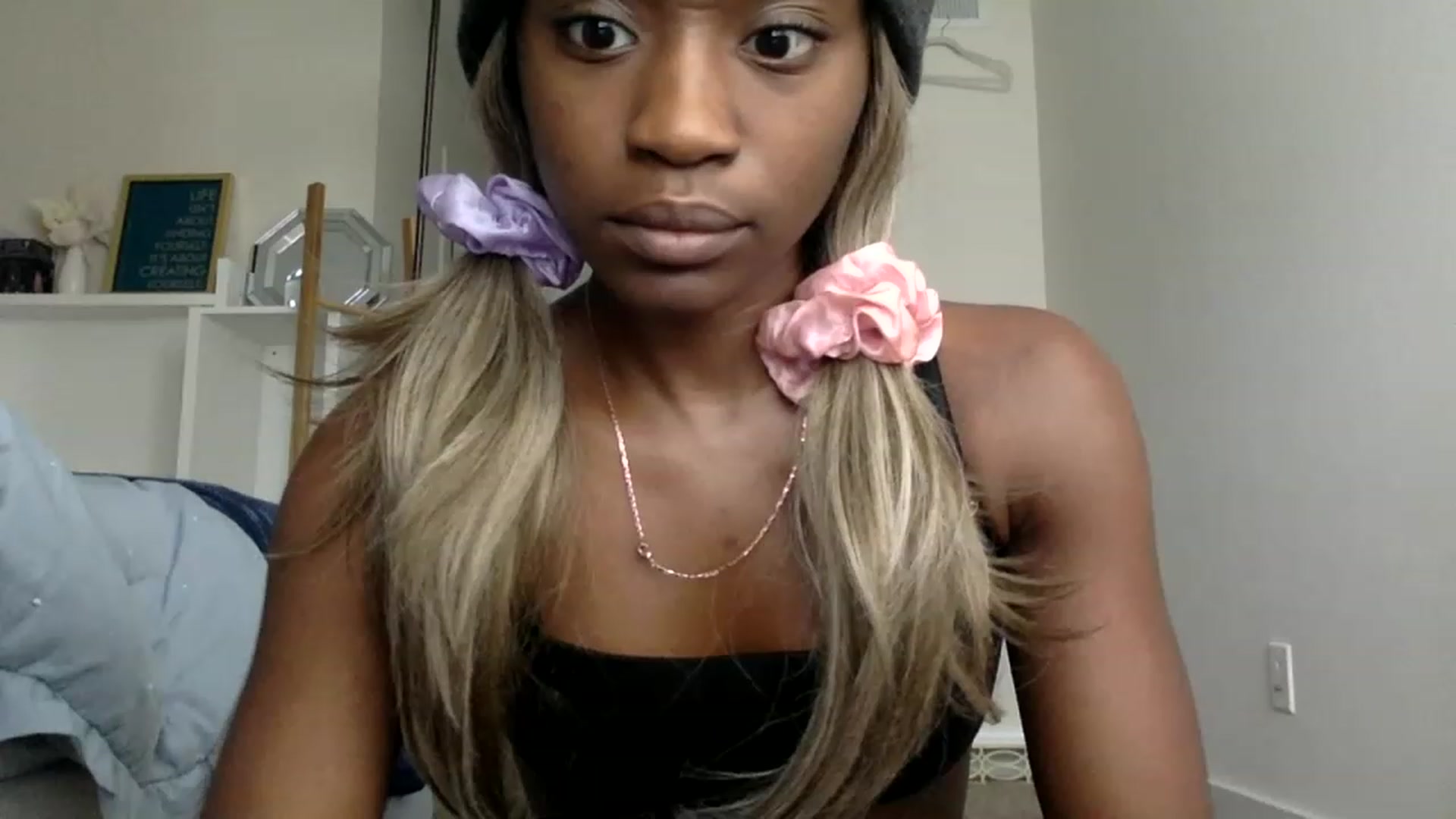 Gallery image thumbnail from sexyyliyahh's myfreecams stream on, 06/18/2023, 17:42 image 1 of 20