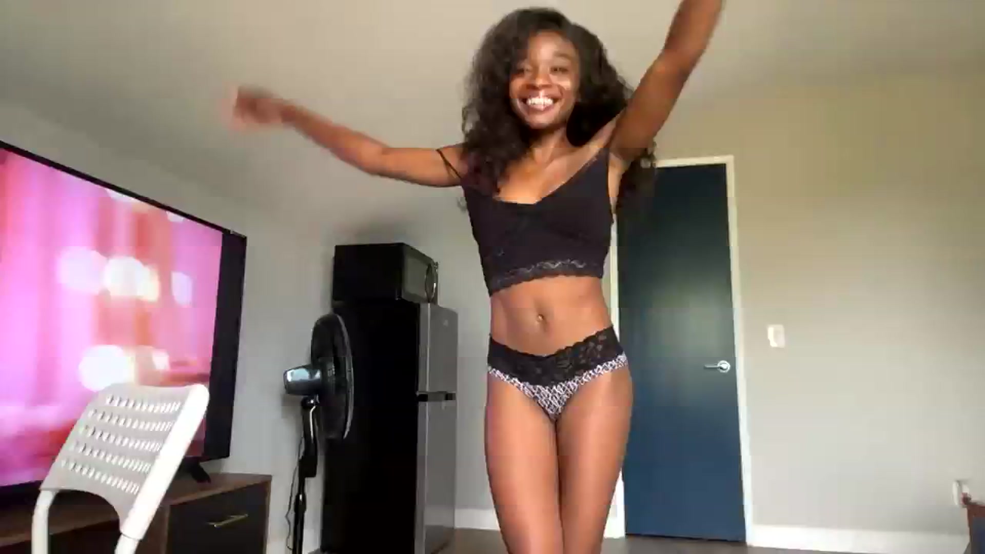 Gallery image thumbnail from sexyyliyahh's myfreecams stream on, 07/23/2023, 17:34 image 20 of 20
