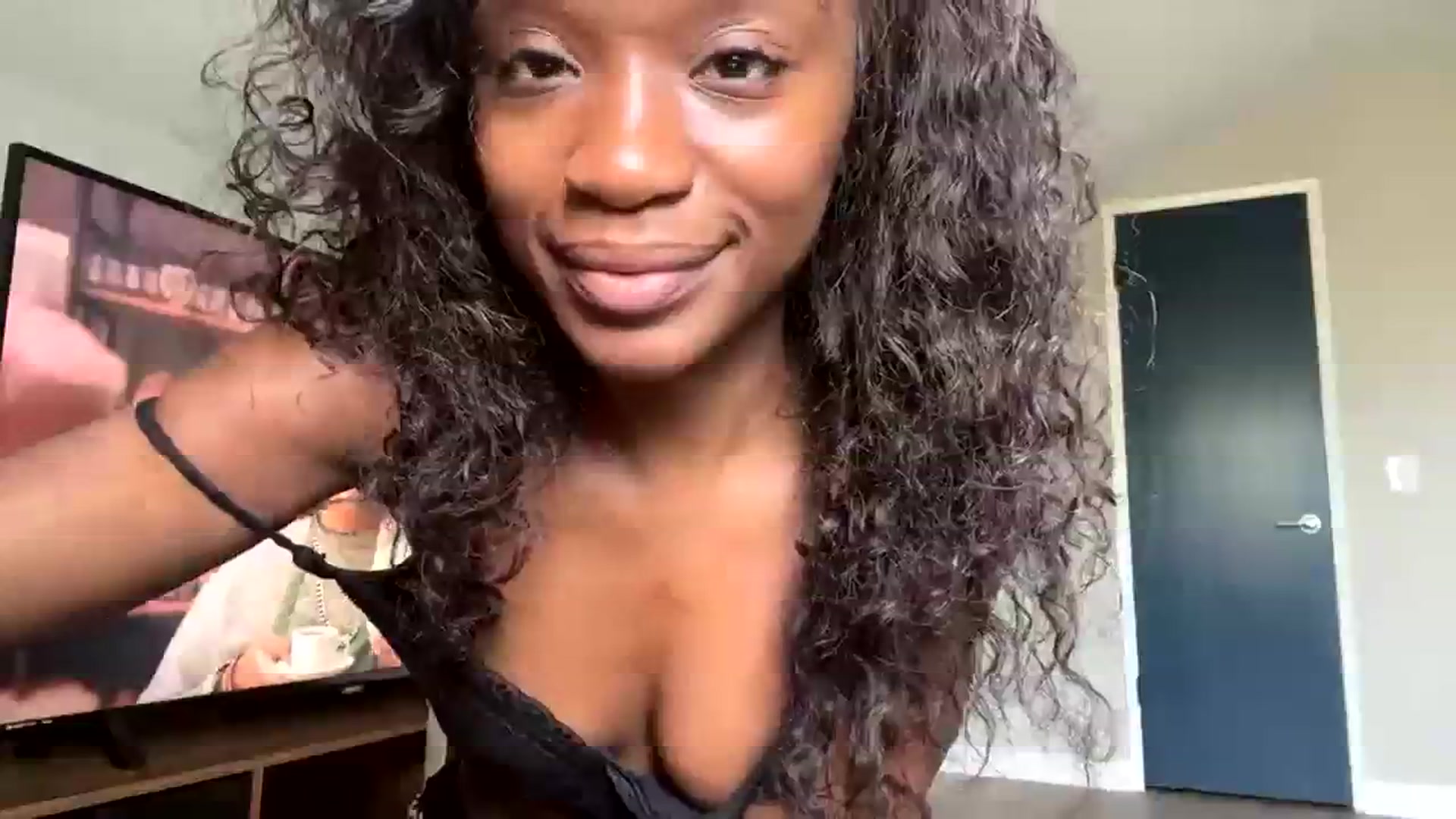 Gallery image thumbnail from sexyyliyahh's myfreecams stream on, 07/23/2023, 17:34 image 6 of 20