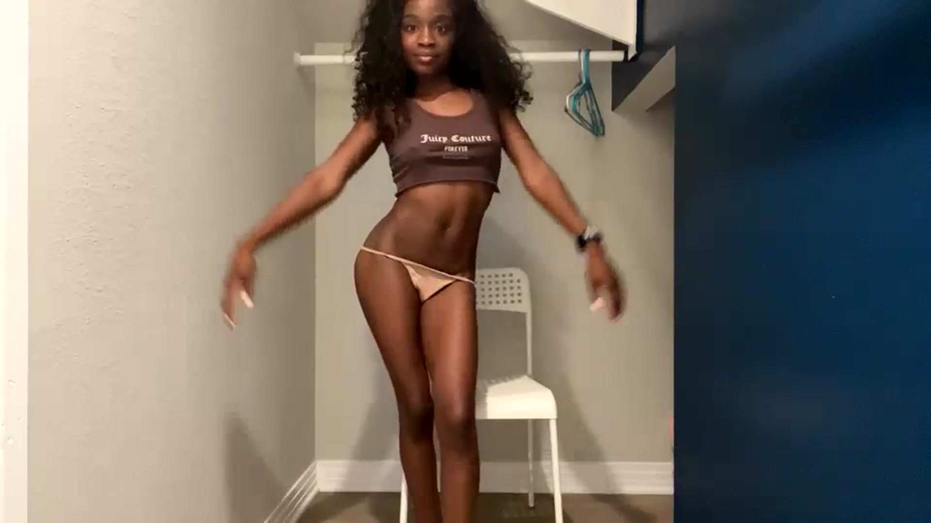 Gallery image thumbnail from sexyyliyahh's myfreecams stream on, 07/25/2023, 12:27 image 4 of 20
