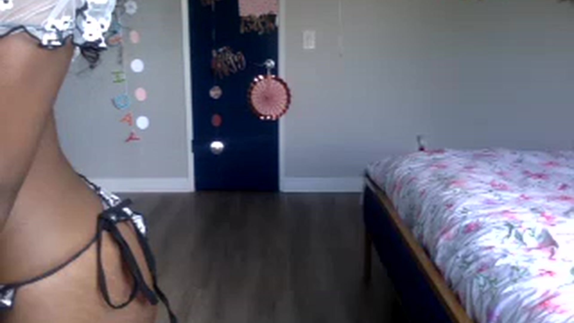 Gallery image thumbnail from sexyyliyahh's myfreecams stream on, 07/31/2023, 24:44 image 18 of 20