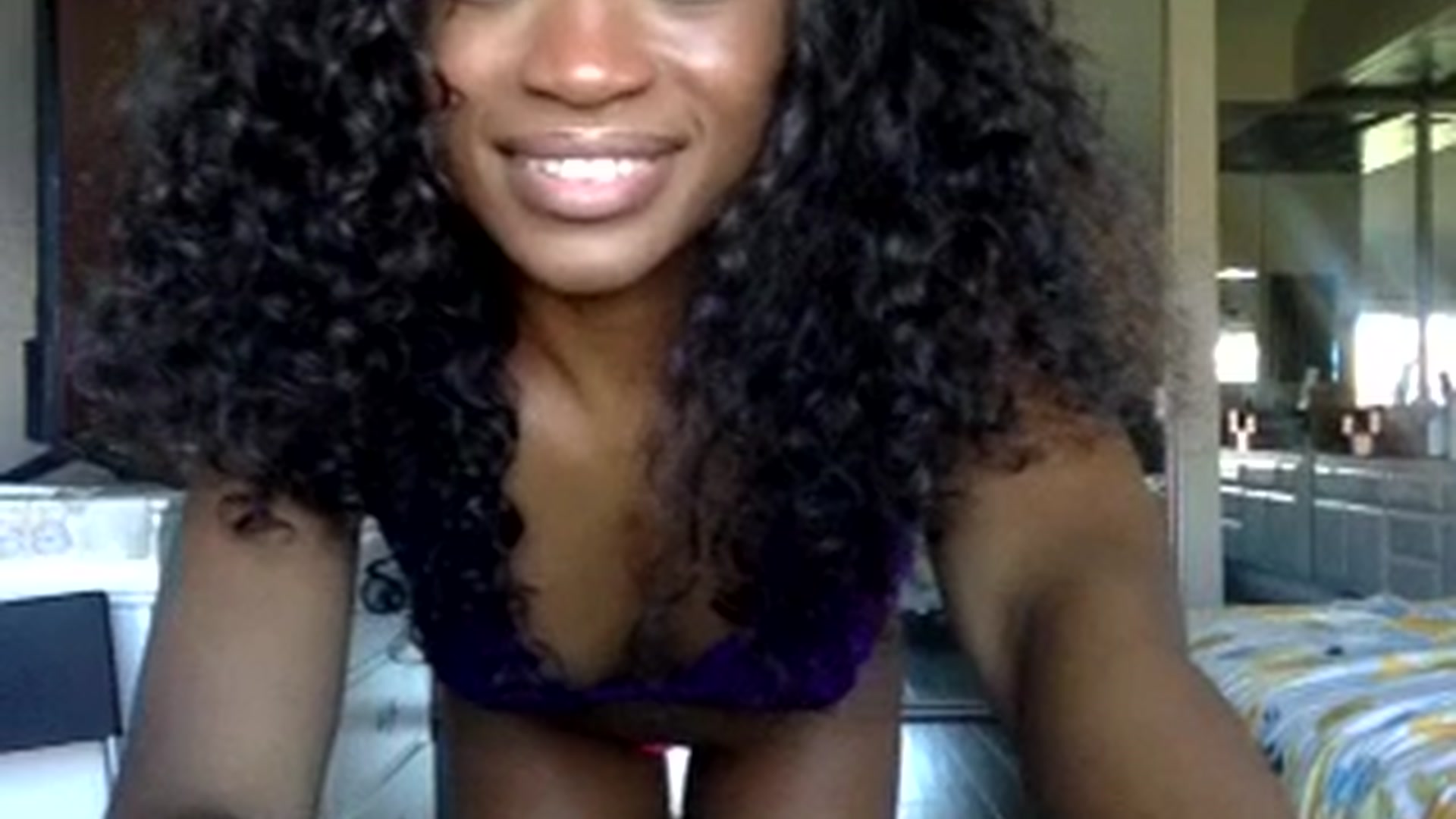 Gallery image thumbnail from sexyyliyahh's myfreecams stream on, 08/13/2023, 18:47 image 5 of 20