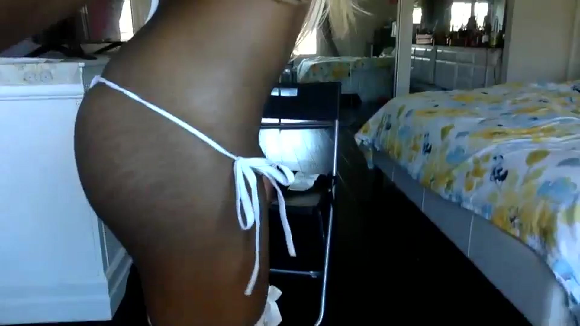 Gallery image thumbnail from sexyyliyahh's myfreecams stream on, 08/18/2023, 19:45 image 11 of 20