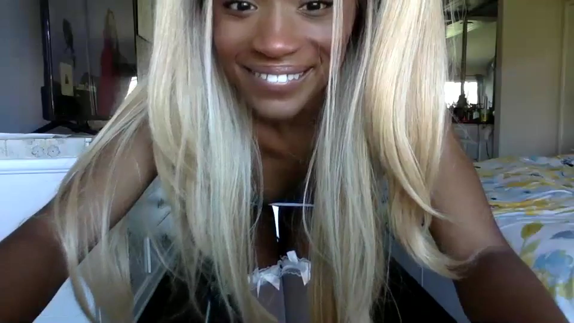 Gallery image thumbnail from sexyyliyahh's myfreecams stream on, 08/18/2023, 19:45 image 10 of 20