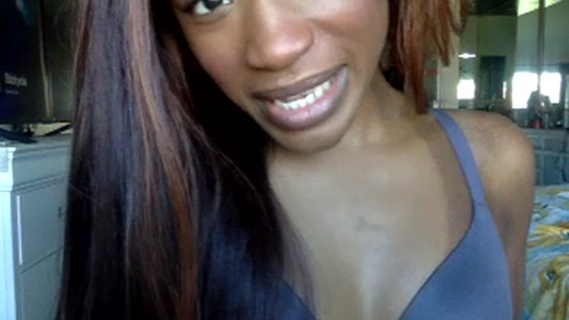 Gallery image thumbnail from sexyyliyahh's myfreecams stream on, 08/27/2023, 18:29 image 12 of 20