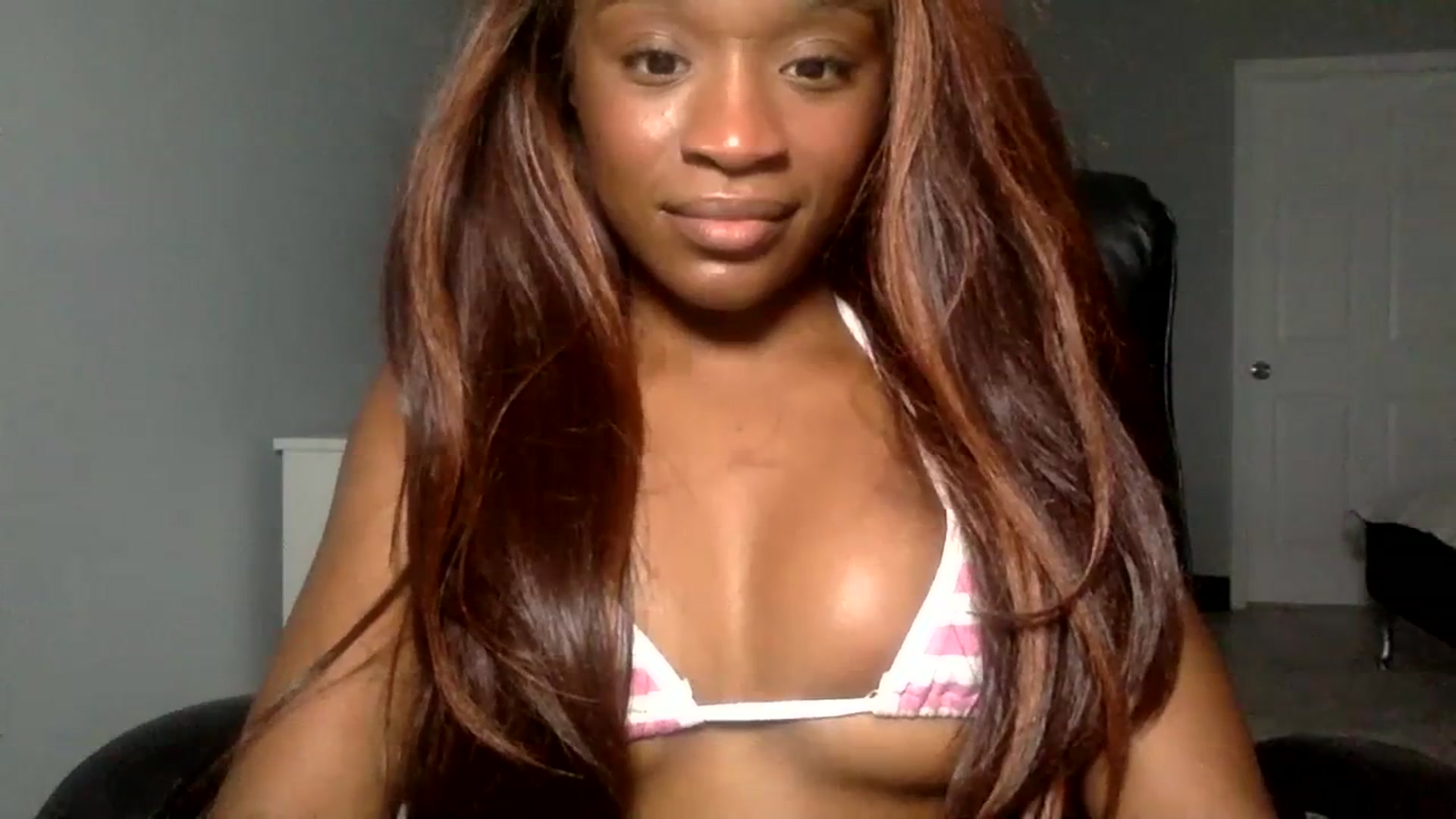 Gallery image thumbnail from sexyyliyahh's myfreecams stream on, 08/31/2023, 02:47 image 15 of 20