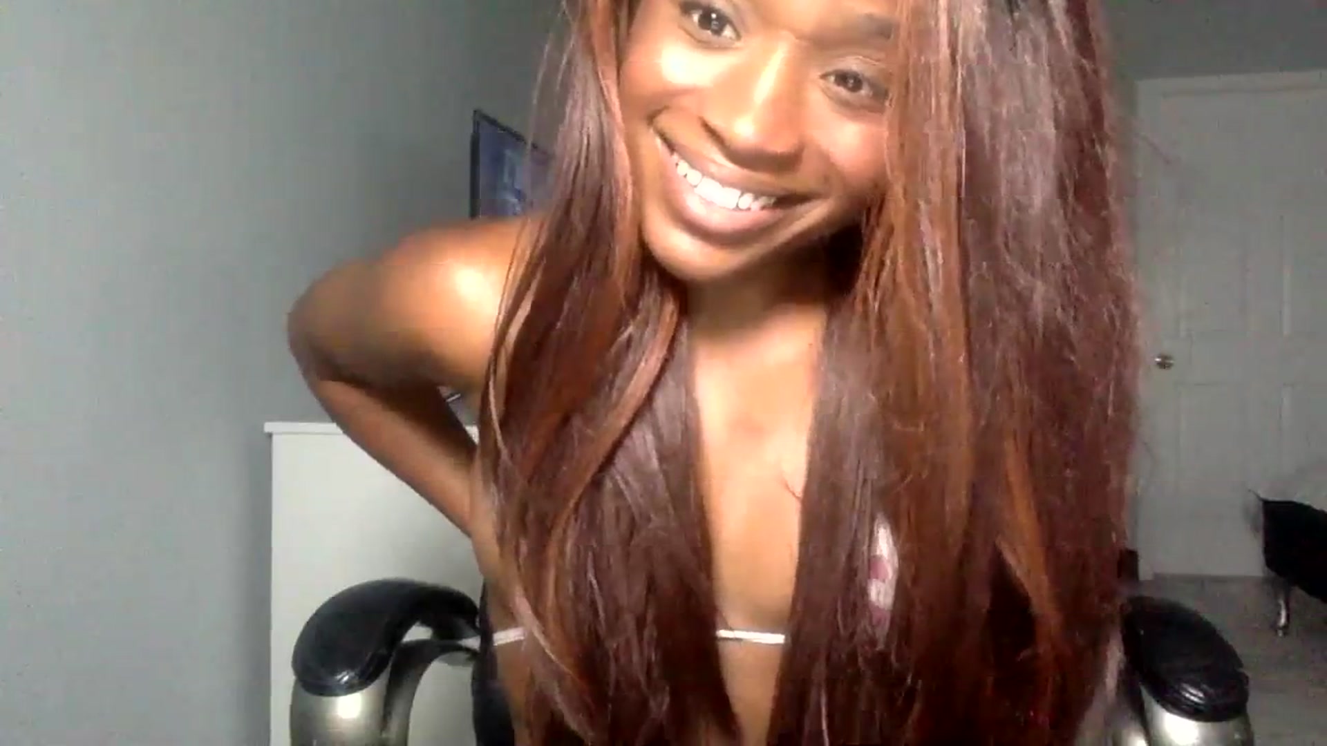 Gallery image thumbnail from sexyyliyahh's myfreecams stream on, 08/31/2023, 02:47 image 14 of 20