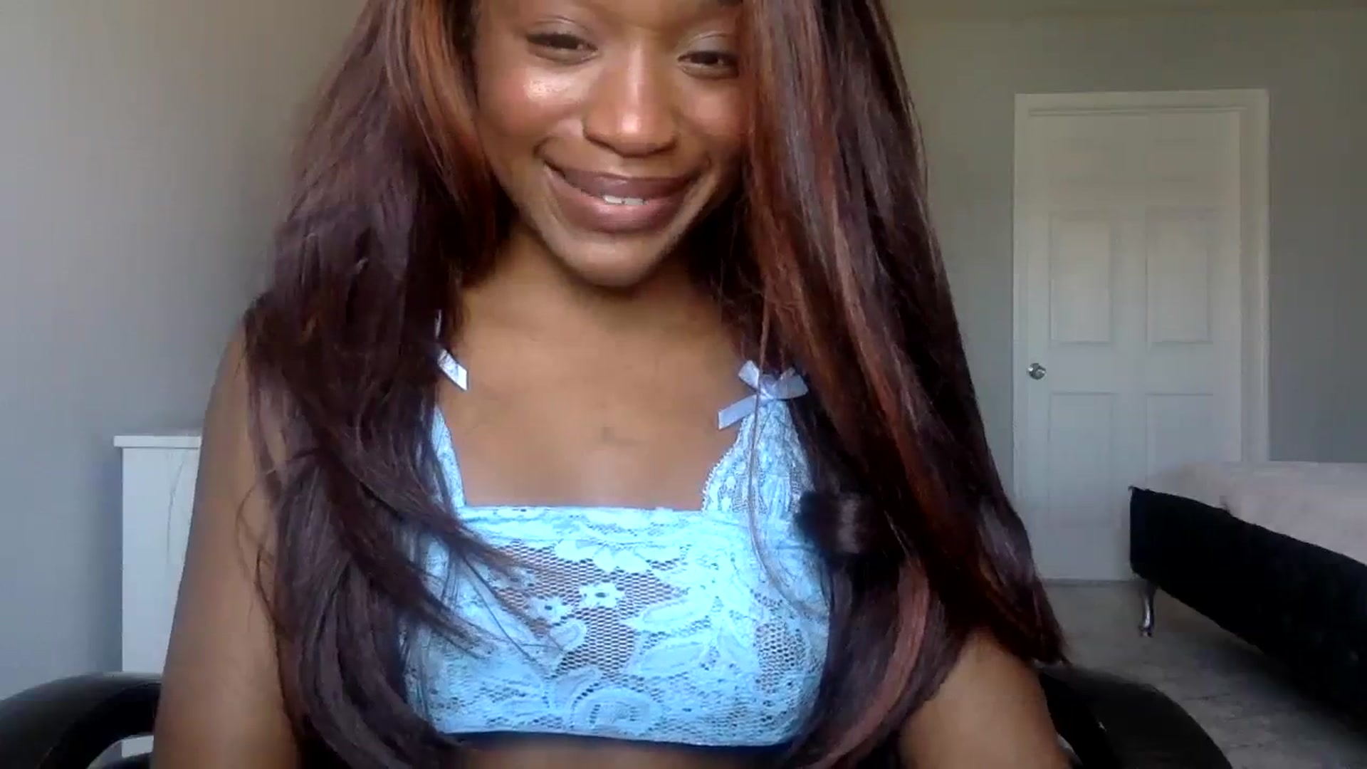 Gallery image thumbnail from sexyyliyahh's myfreecams stream on, 08/31/2023, 19:19 image 8 of 20