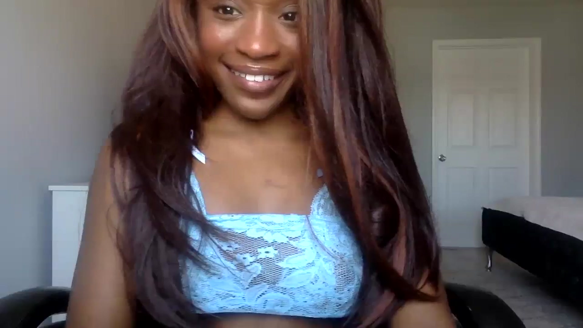 Gallery image thumbnail from sexyyliyahh's myfreecams stream on, 08/31/2023, 19:19 image 10 of 20