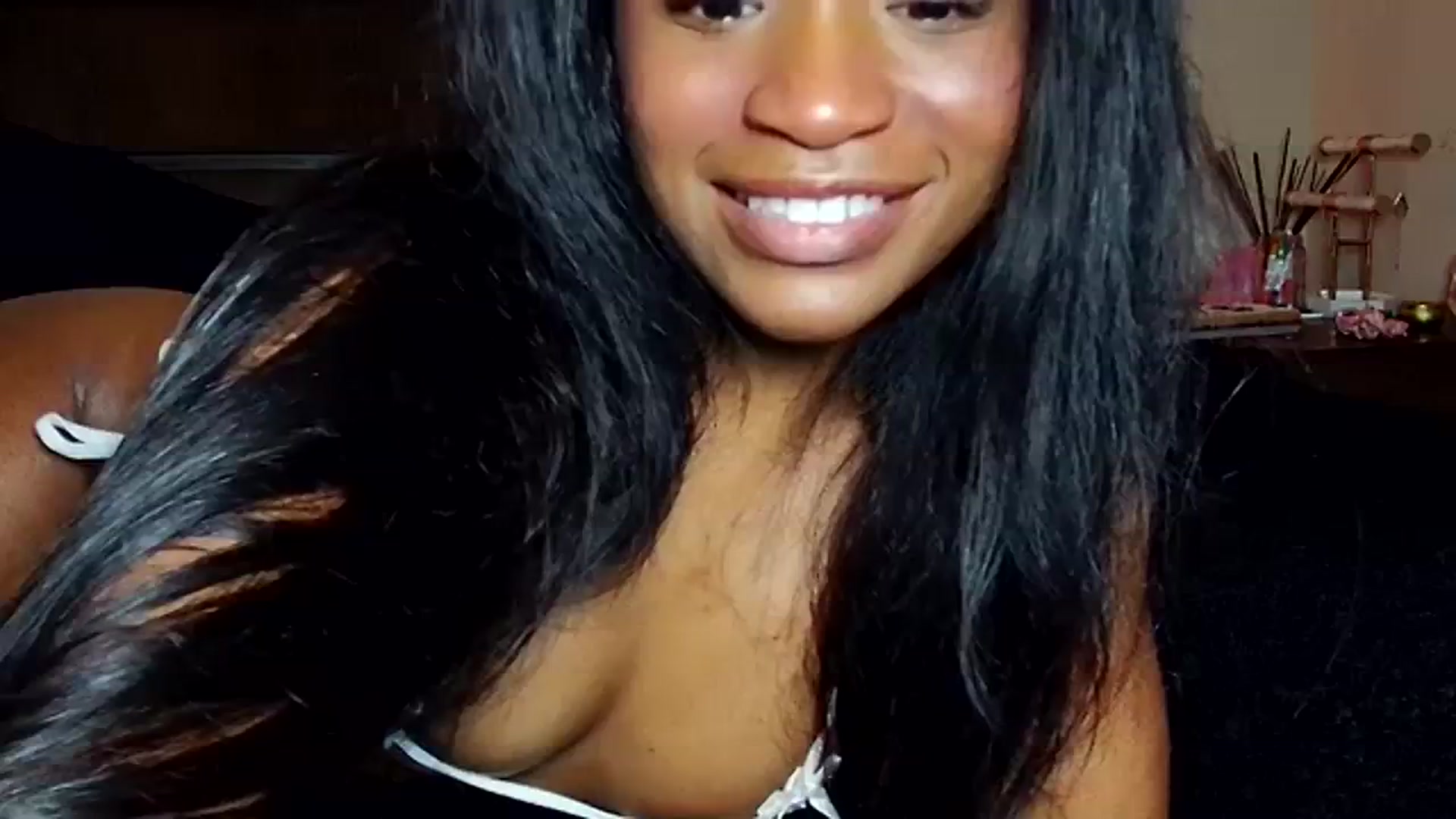 Gallery image thumbnail from sexyyliyahh's myfreecams stream on, 10/30/2023, 20:57 image 16 of 20
