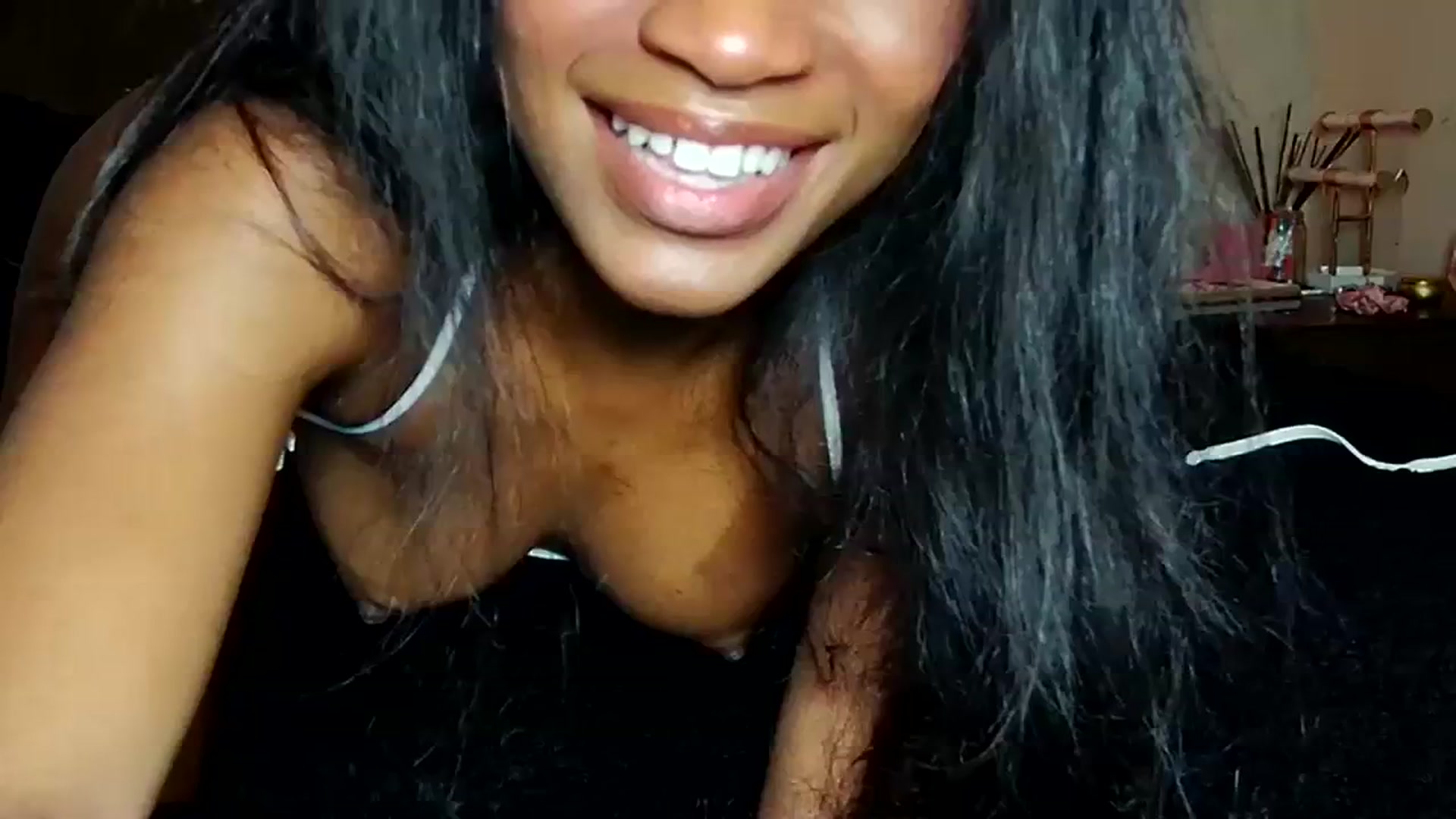 Gallery image thumbnail from sexyyliyahh's myfreecams stream on, 10/30/2023, 20:57 image 2 of 20