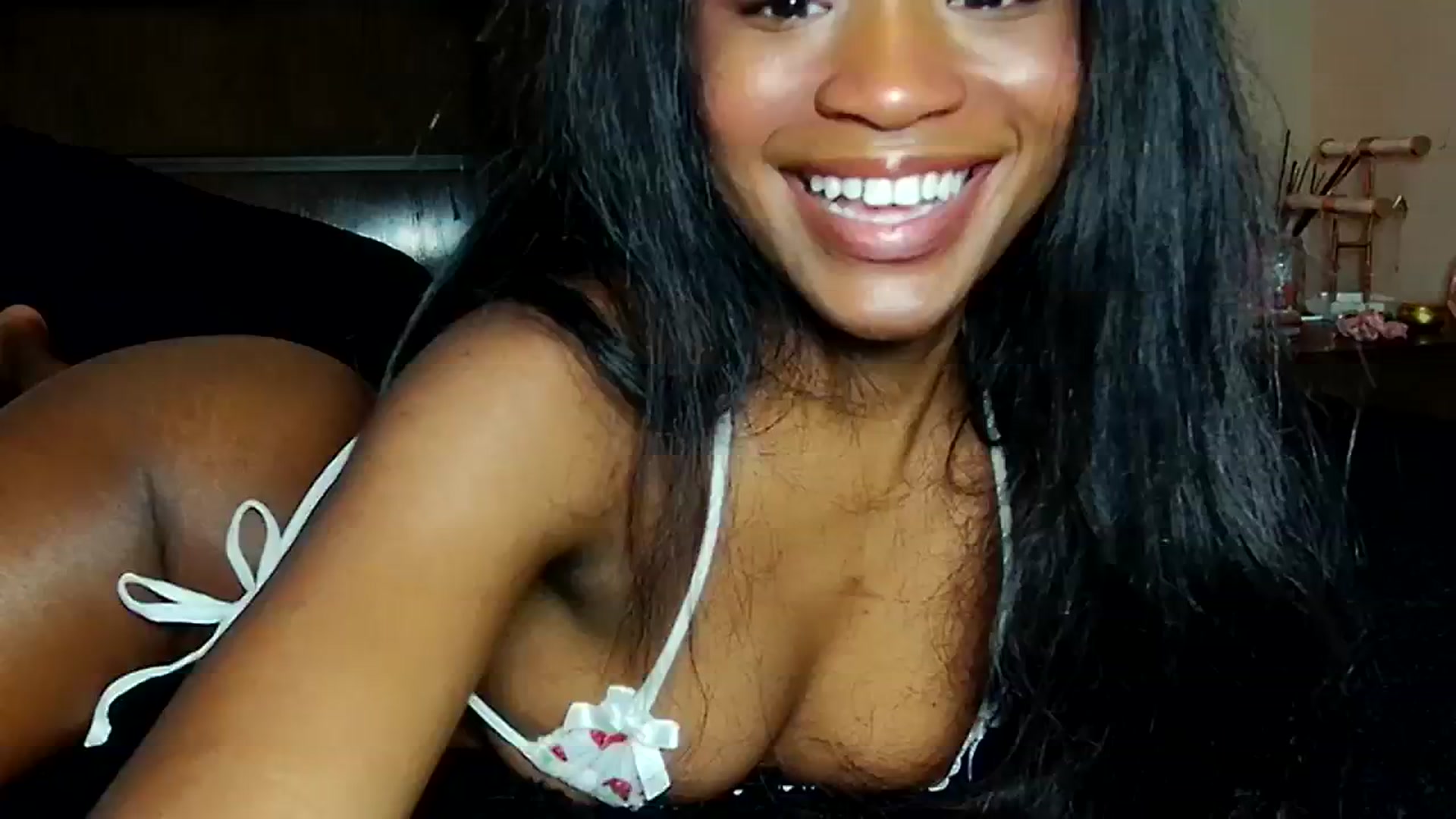Gallery image thumbnail from sexyyliyahh's myfreecams stream on, 10/30/2023, 20:57 image 11 of 20
