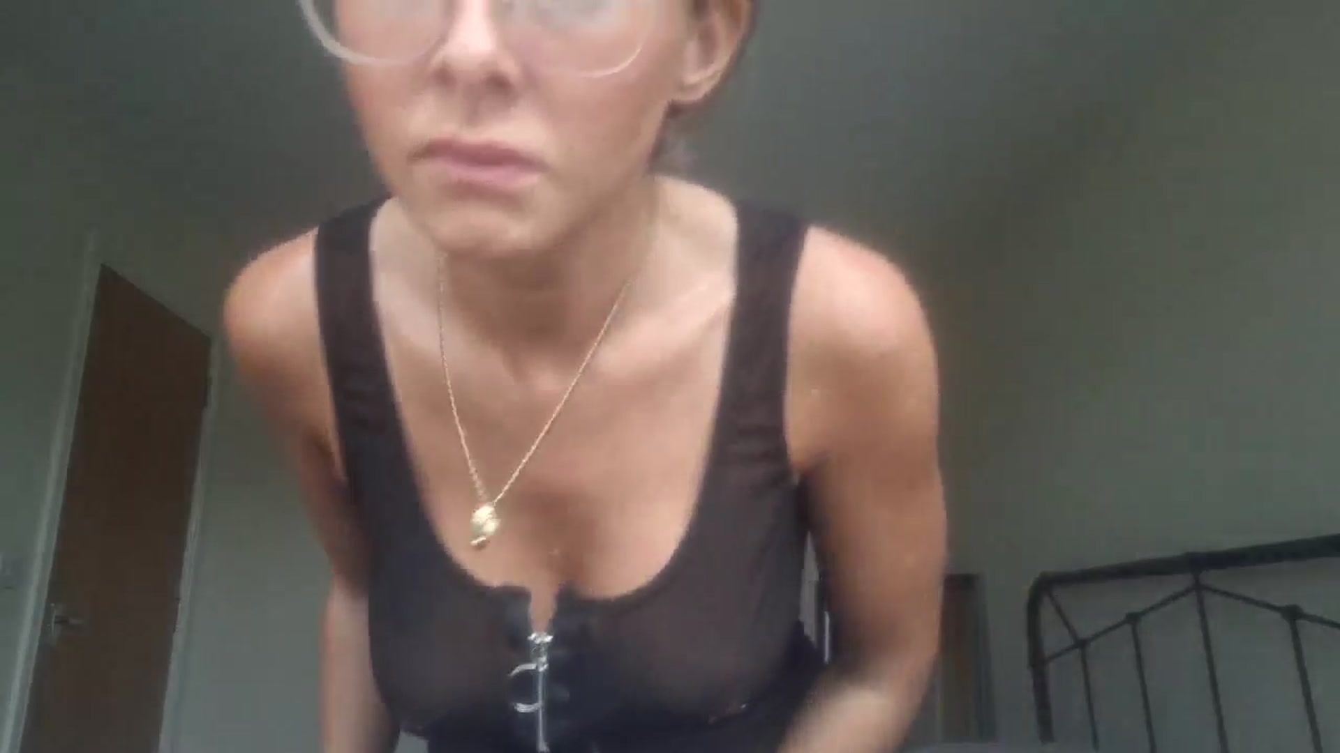 Gallery image thumbnail from shell89's myfreecams stream on, 05/06/2024, 14:15 image 4 of 20