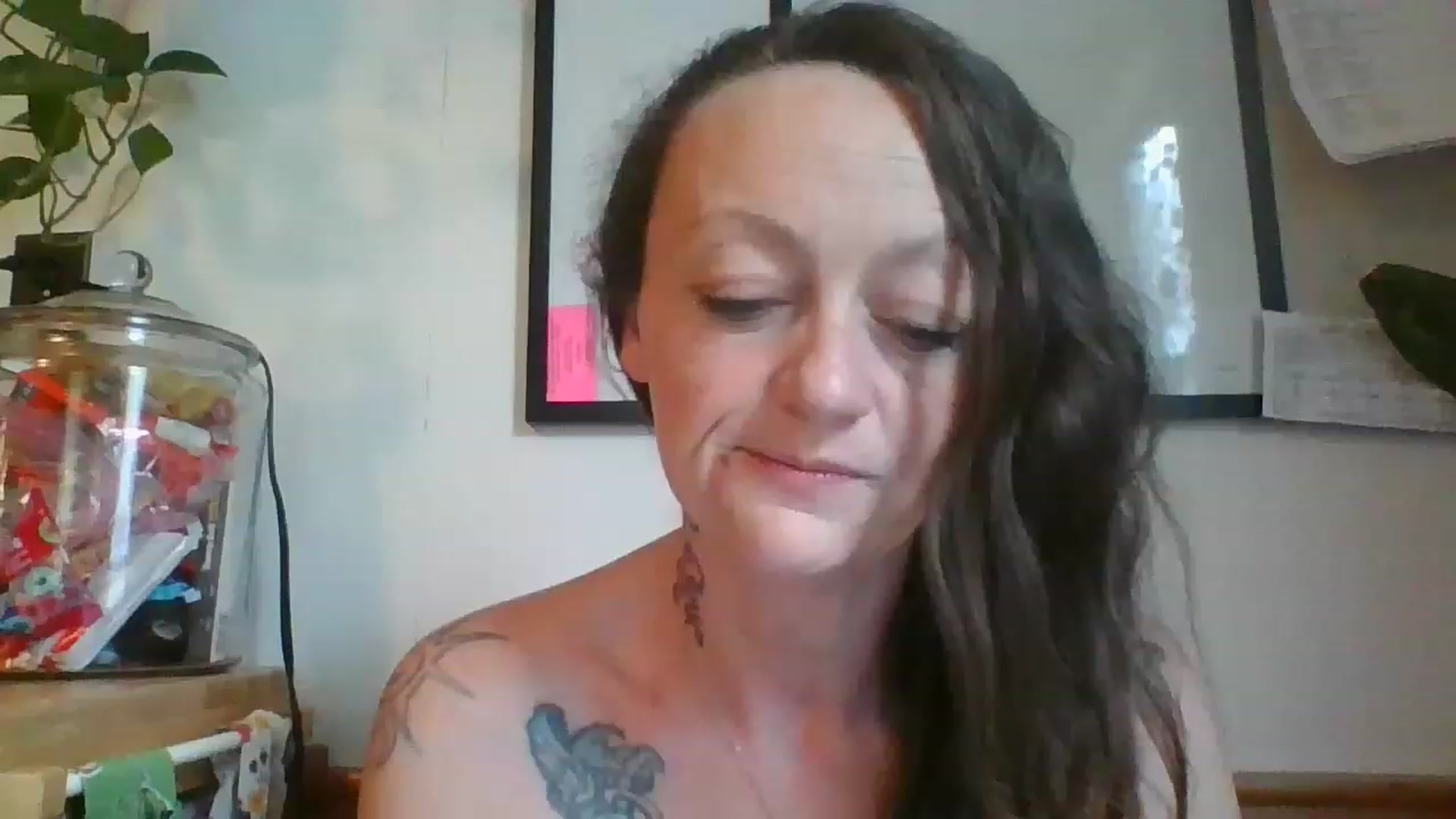 Gallery image thumbnail from shellyeli's myfreecams stream on, 11/14/2022, 14:55 image 10 of 20