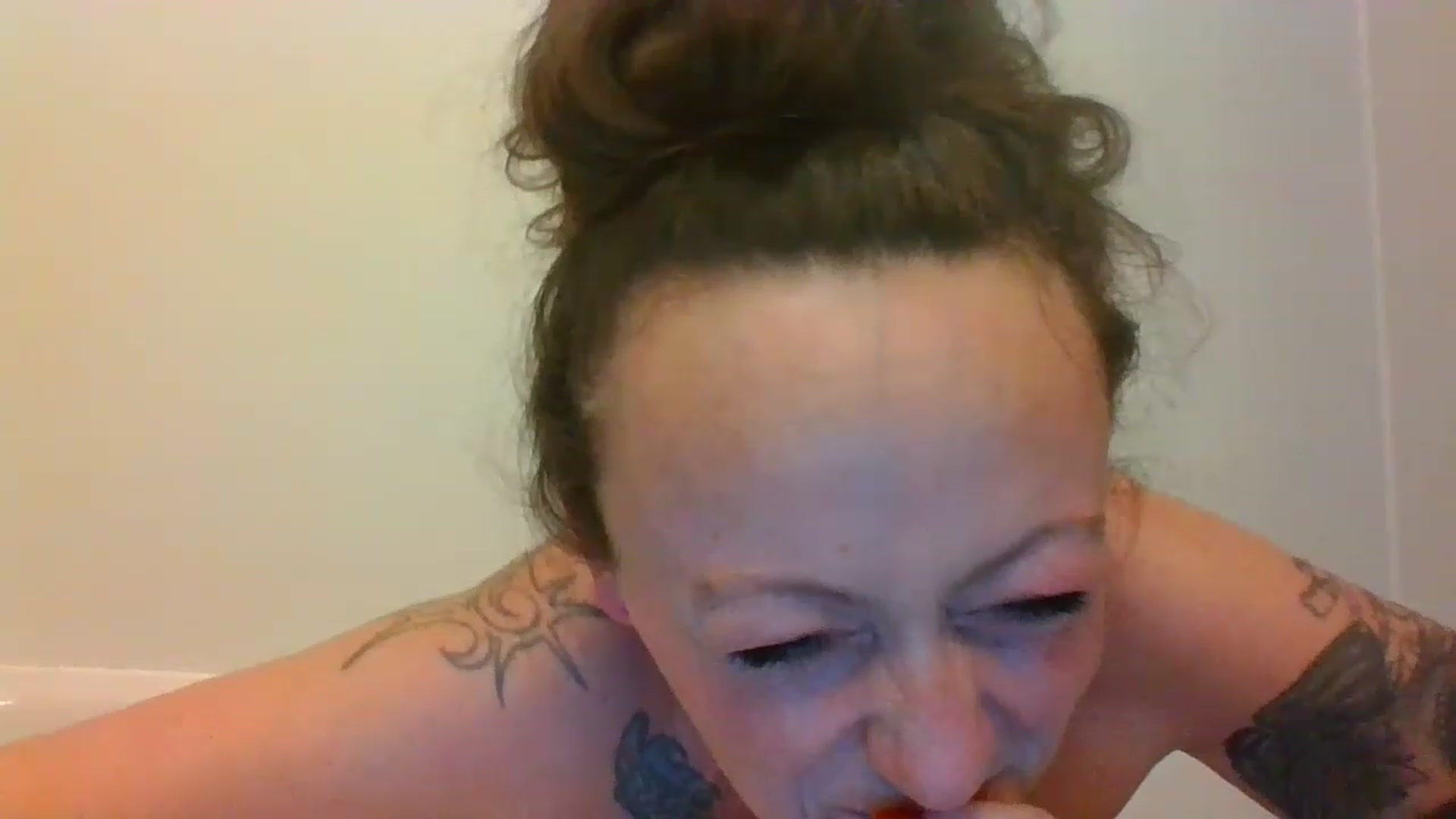 Gallery image thumbnail from shellyeli's myfreecams stream on, 11/14/2022, 23:12 image 9 of 20